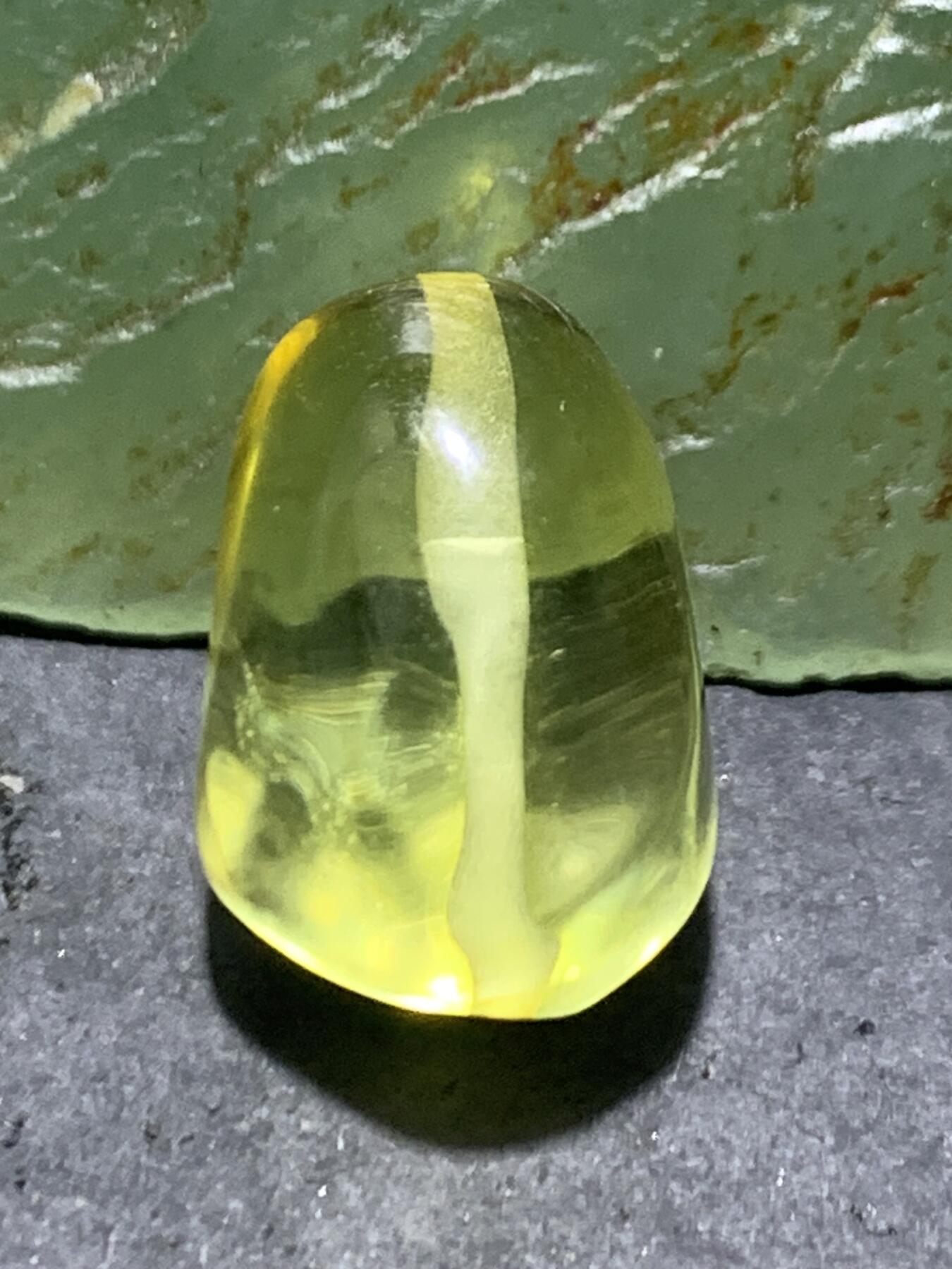 精美天然乌克兰原矿金珀随形珠一个