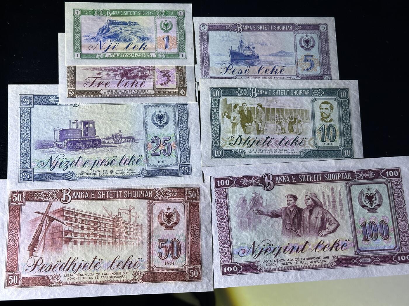 《外钞收藏家》第四百五十七期 1964年阿尔巴尼亚一套7张一起 全新 小面额轻微潮 50面额有个点钞痕