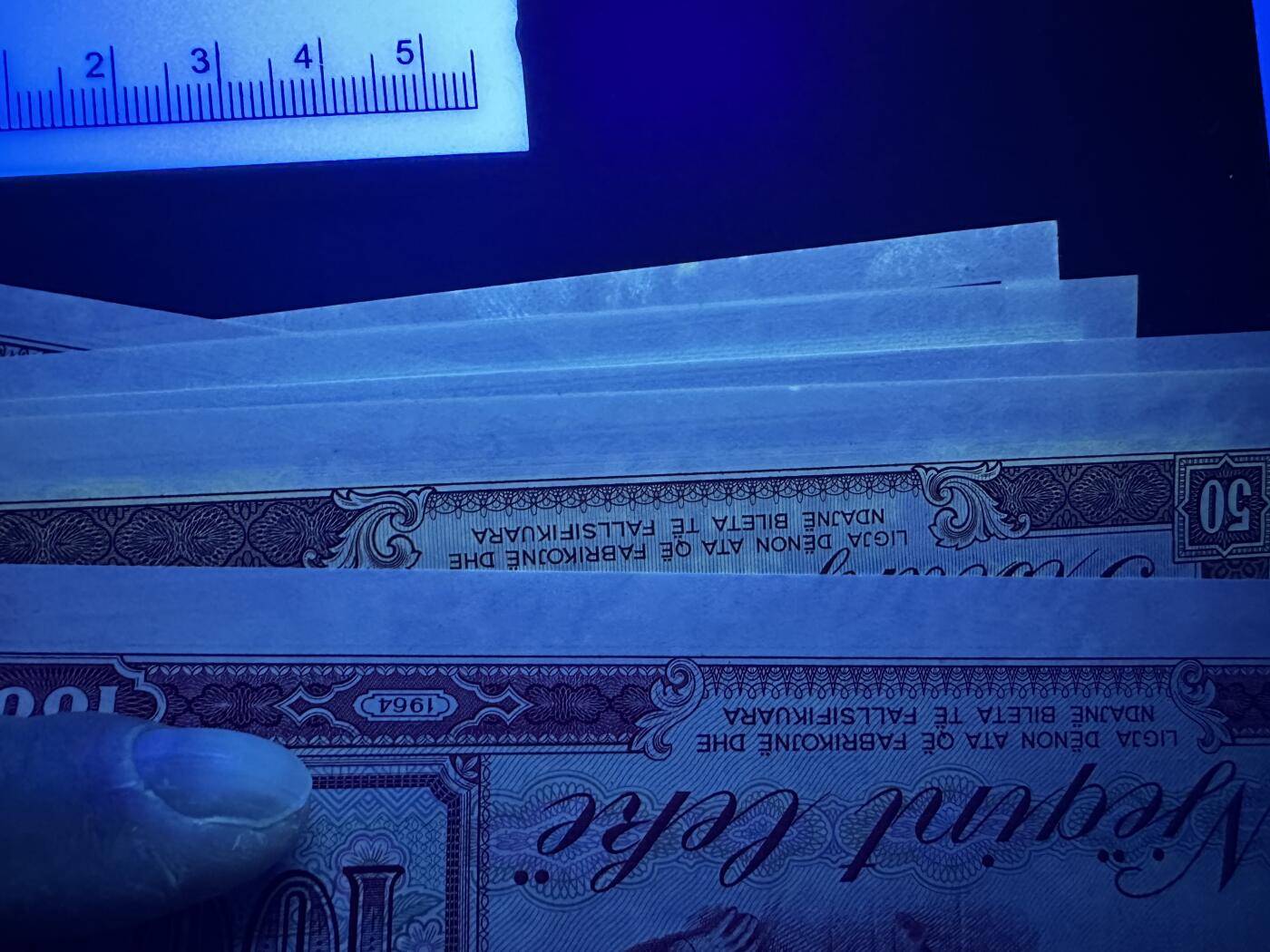 《外钞收藏家》第四百五十七期 1964年阿尔巴尼亚一套7张一起 全新 小面额轻微潮 50面额有个点钞痕