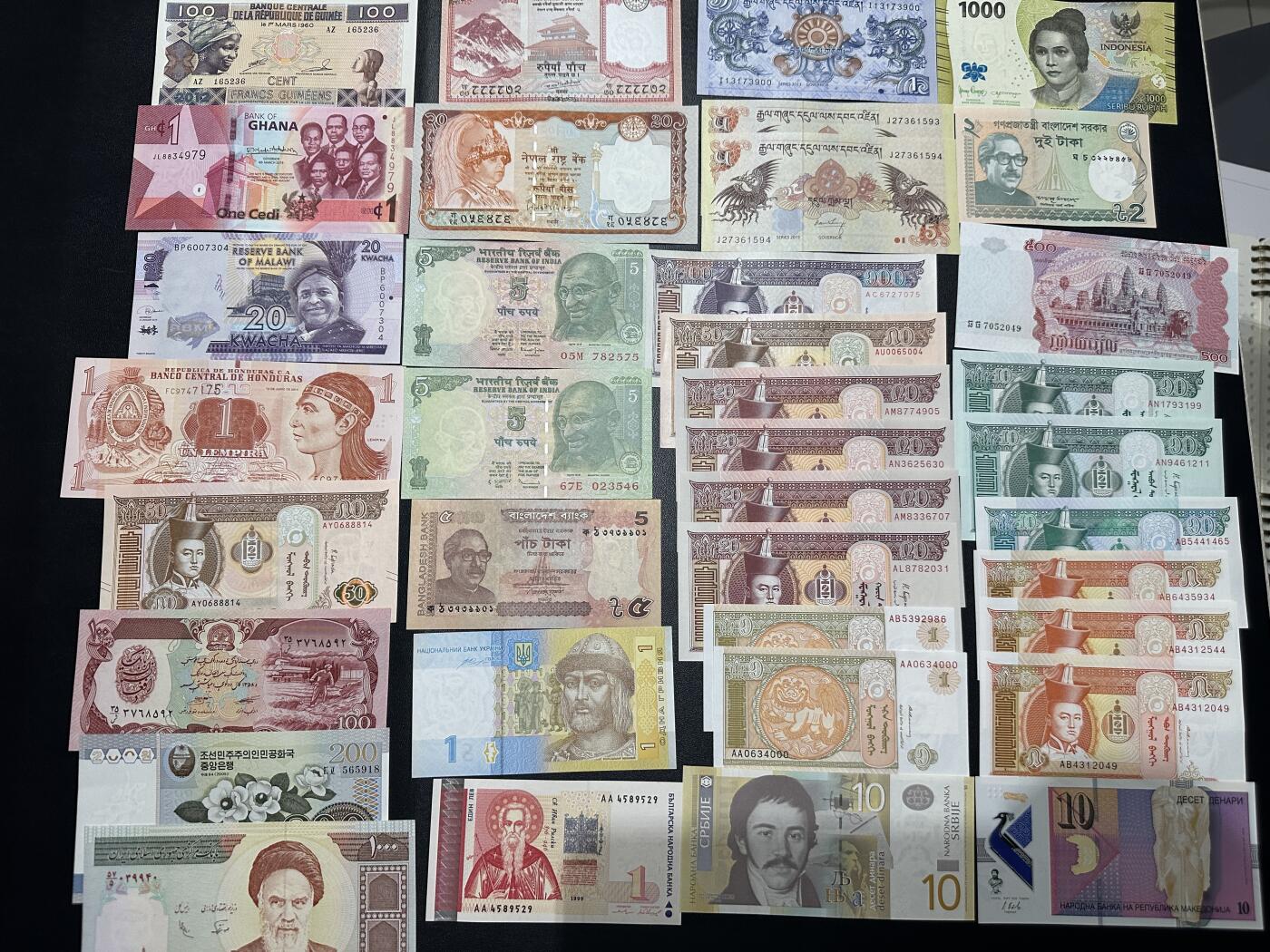 《外钞收藏家》第四百五十七期 37张精美纸币 全新UNC