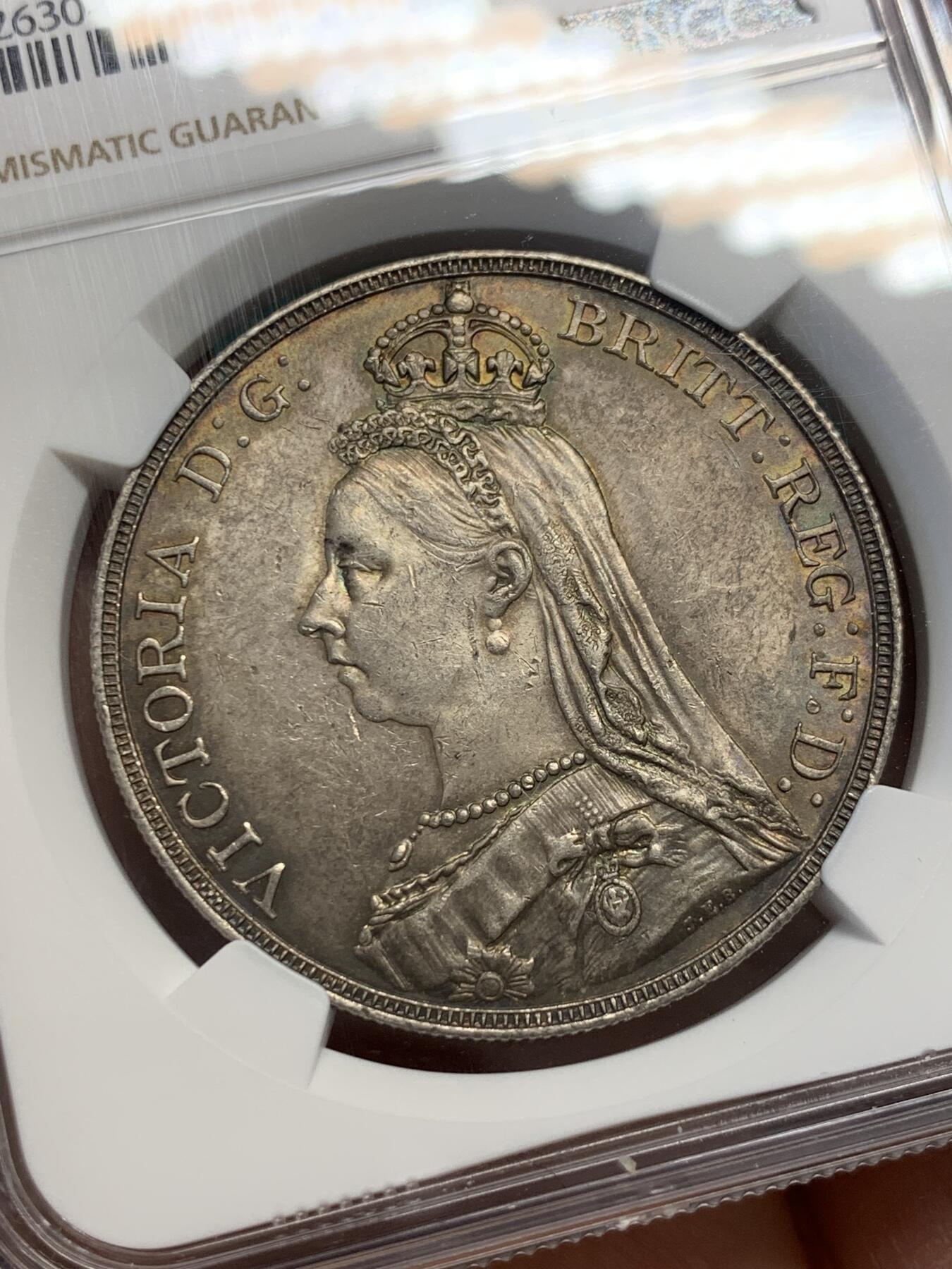 《竞宝斋》第338场 周日，周一，周二 3场连拍 （全场包邮） NGC-MS62 英国1888年 1克朗 马剑大银币 五彩包浆 最少年份MS品种稀缺