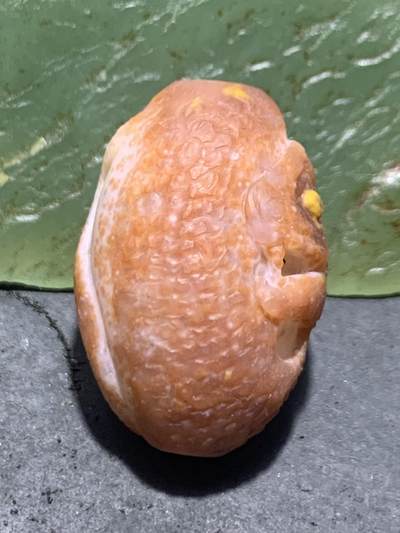 精美亚光战国红玛瑙手工俏色巧雕巨蟒灵蛇桶珠一个 精美亚光战国红玛瑙手工俏色巧雕巨蟒灵蛇桶珠一个