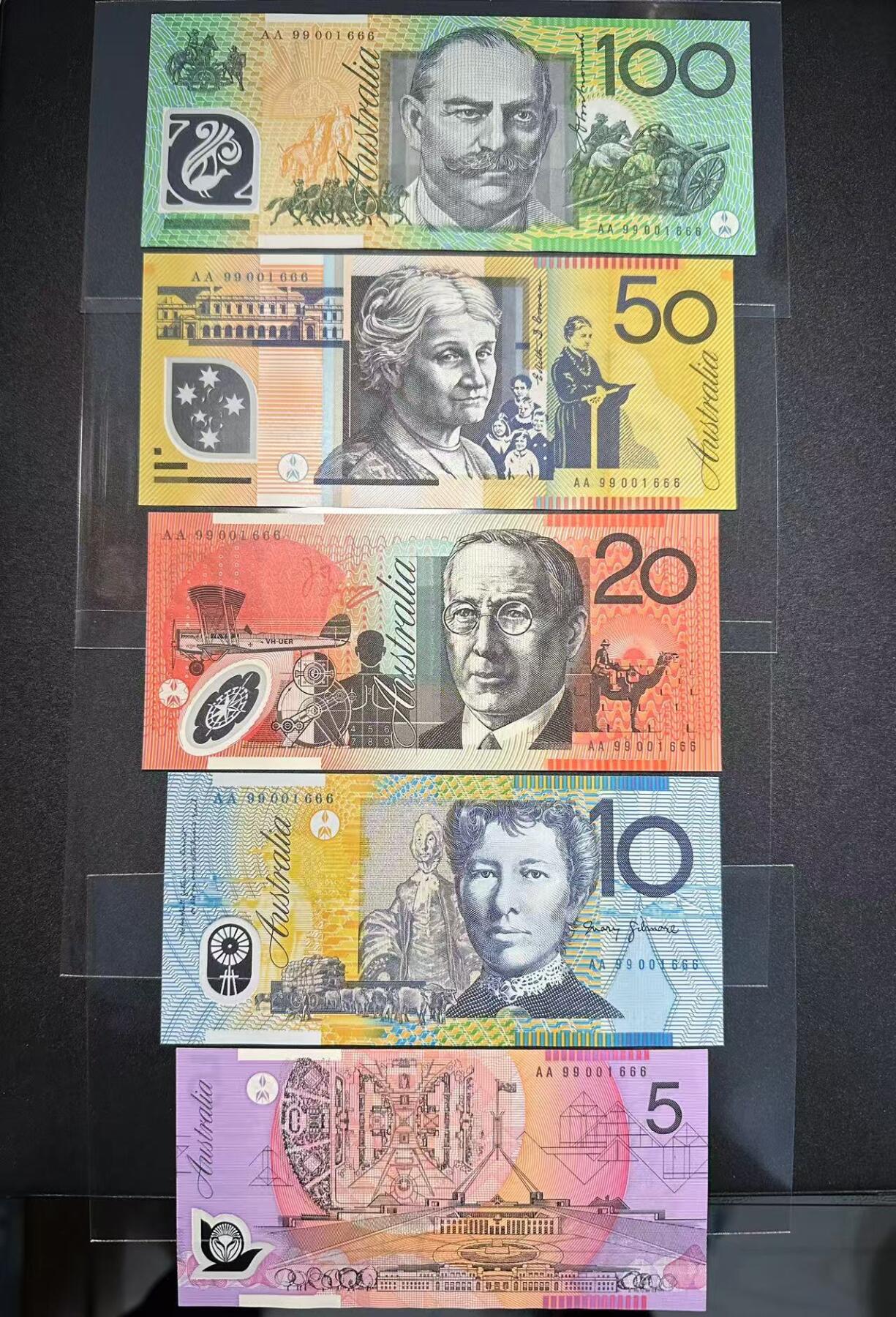 《外钞收藏家》第四百五十五期 澳大利亚🇦🇺1999年限量版原厂册装AA首发冠全同号塑料钞大全套靓号1666号码品相如图所示 全新UNC绝品/其他评级和裸币都是赠品 都是靓号666豹子号 裸钞都是全新UNC绝品