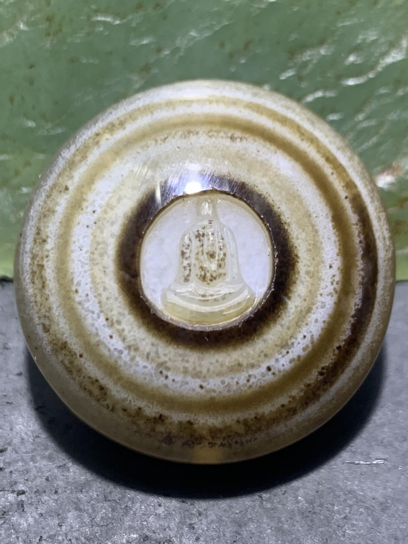 精品药师玛瑙手工雕刻无相佛板珠（背云）一颗。