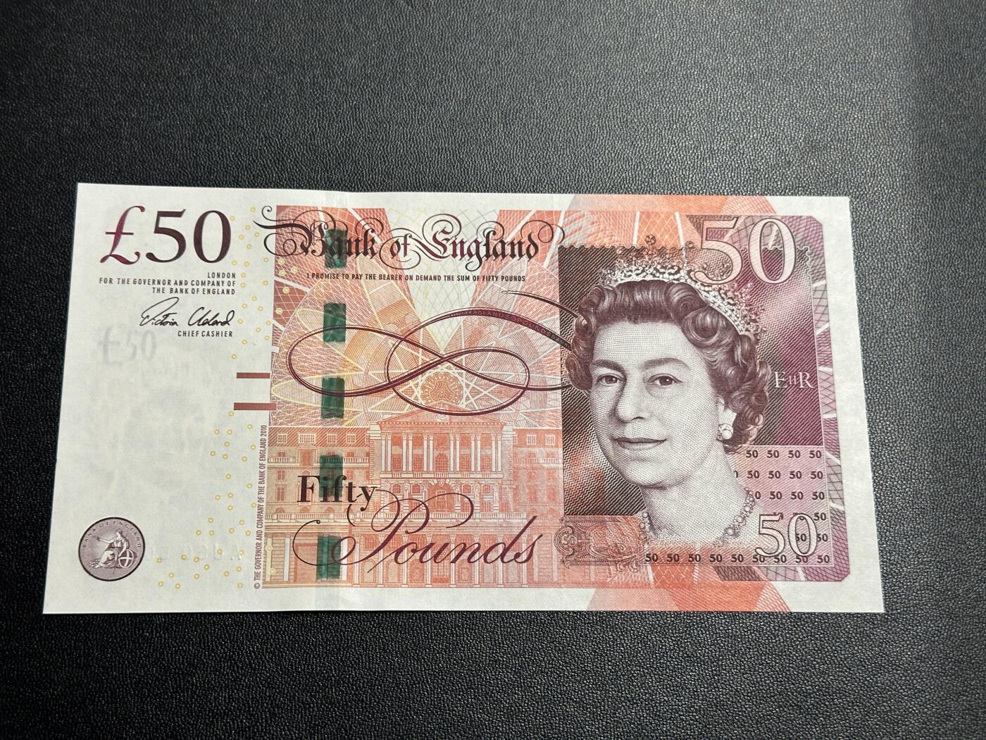 《外钞收藏家》第四百五十七期 英国F序列50镑 全新UNC 无47 靓号 尾551