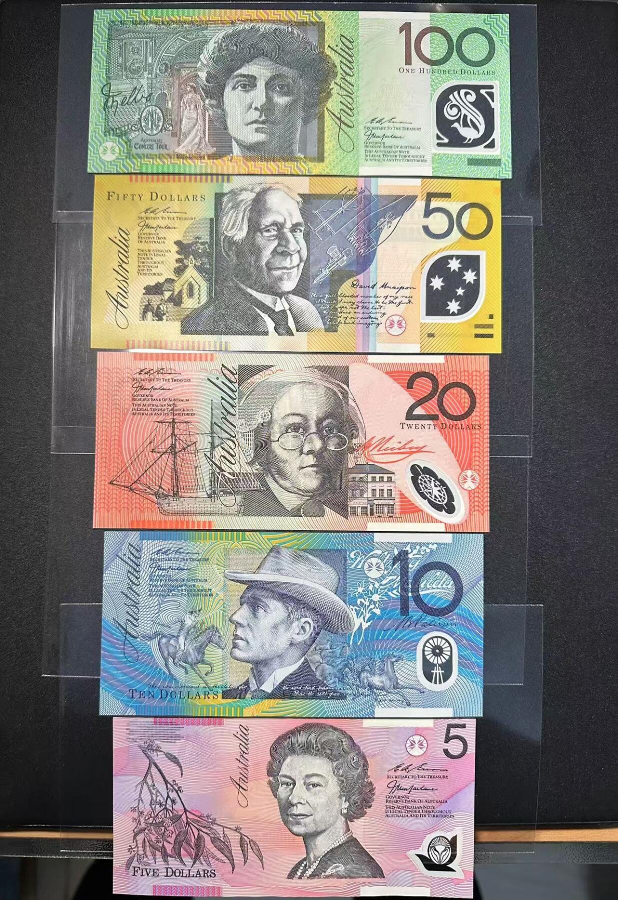《外钞收藏家》第四百五十五期 澳大利亚🇦🇺1999年限量版原厂册装AA首发冠全同号塑料钞大全套靓号1666号码品相如图所示 全新UNC绝品/其他评级和裸币都是赠品 都是靓号666豹子号 裸钞都是全新UNC绝品