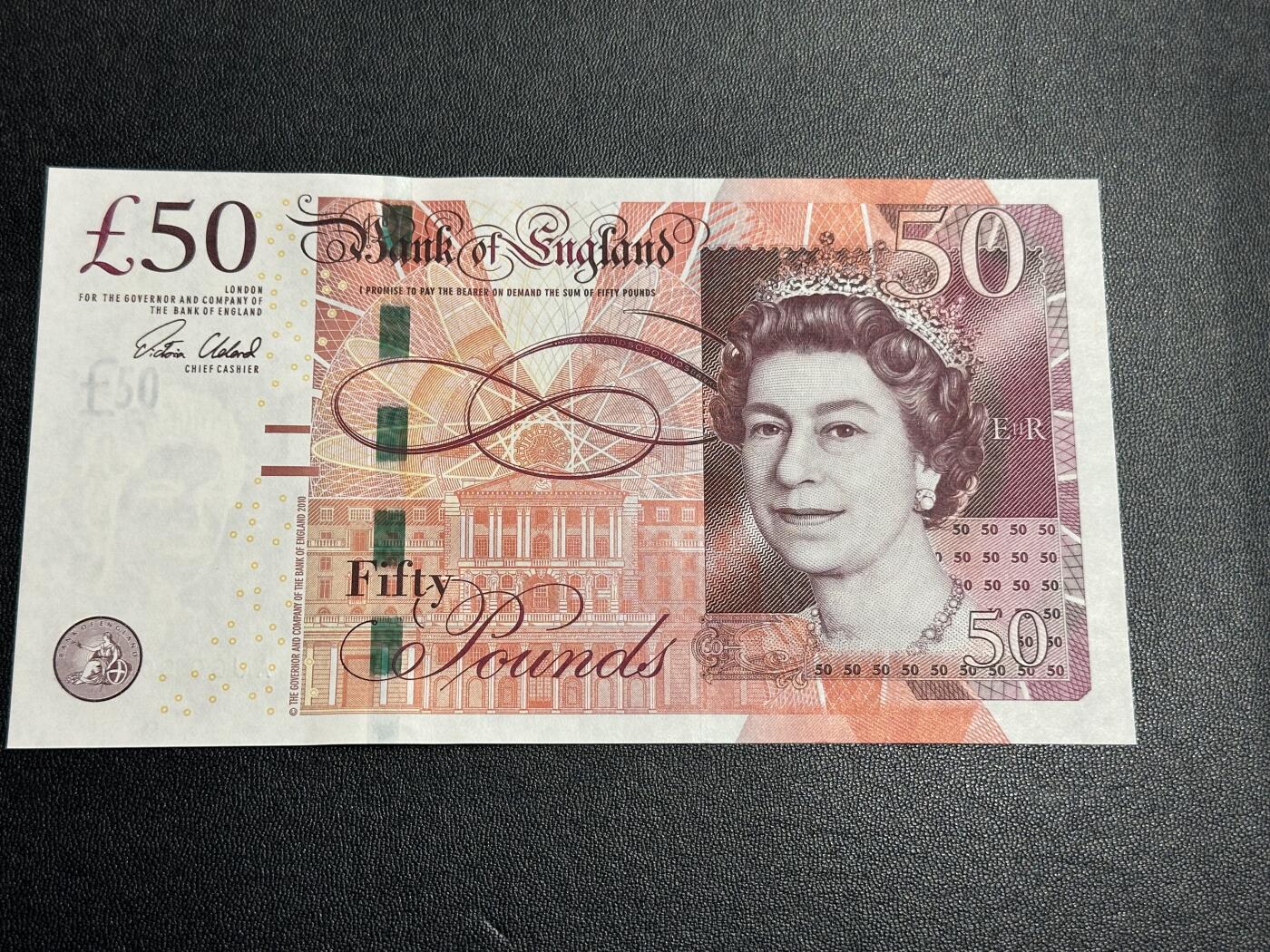 《外钞收藏家》第四百五十七期 英国F序列50镑 全新UNC 无47 靓号 尾552
