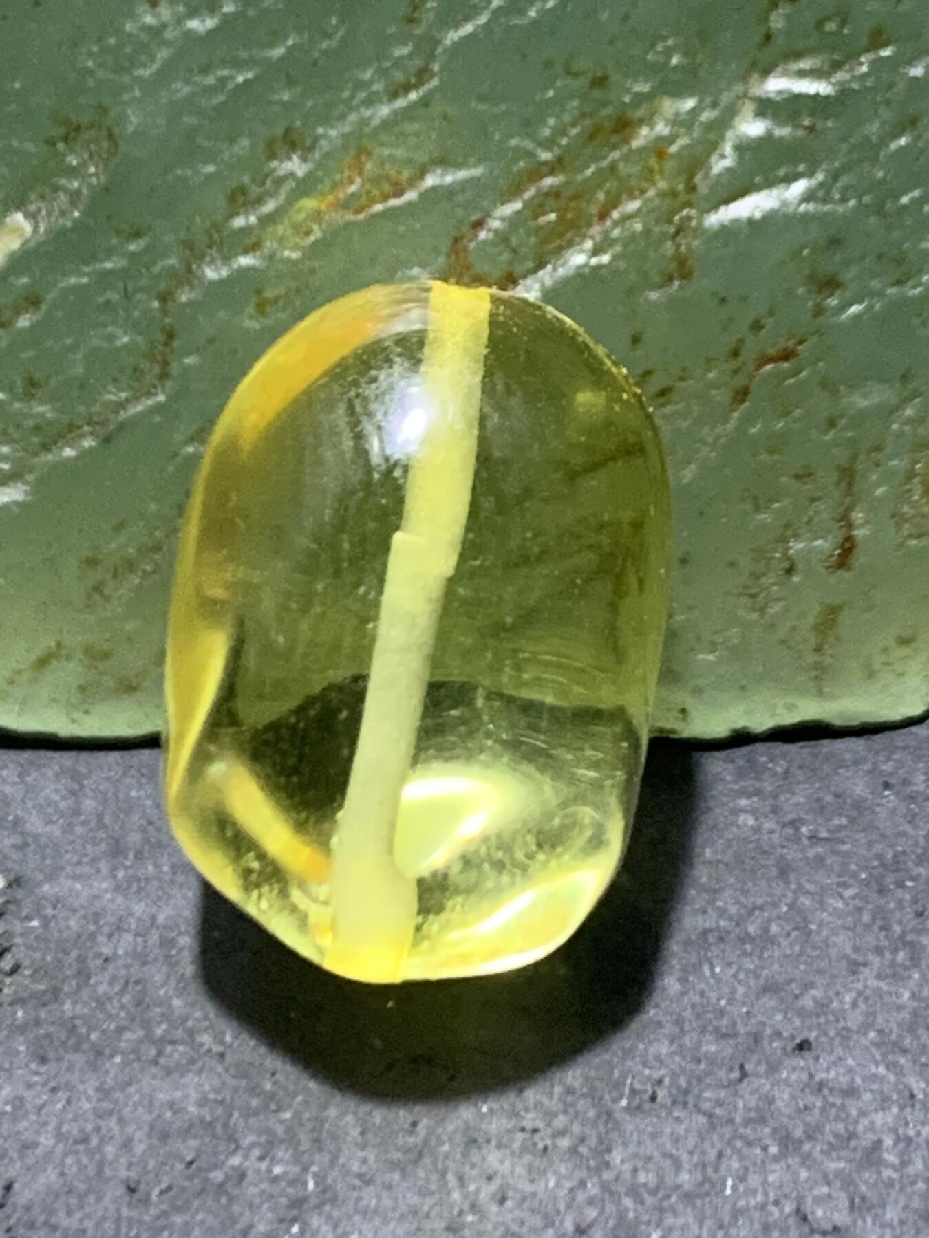 精美天然乌克兰原矿金珀随形珠一个