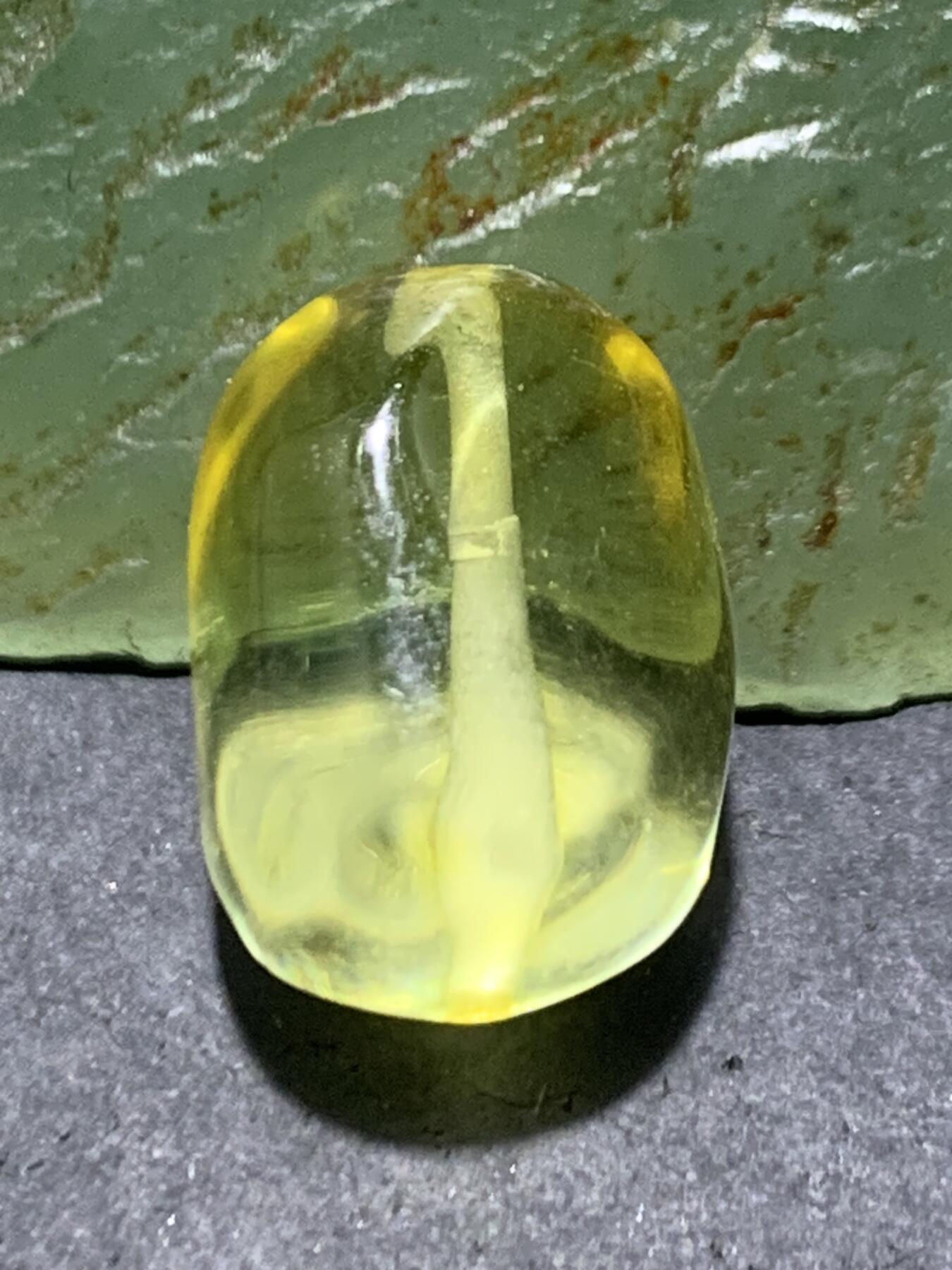 精美天然乌克兰原矿金珀随形珠一个