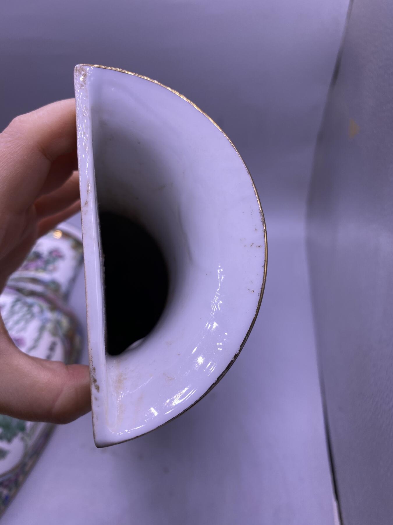 粉彩人物壁挂花瓶一对，尺寸30.5厘米，全品，品相如图，388包快递
