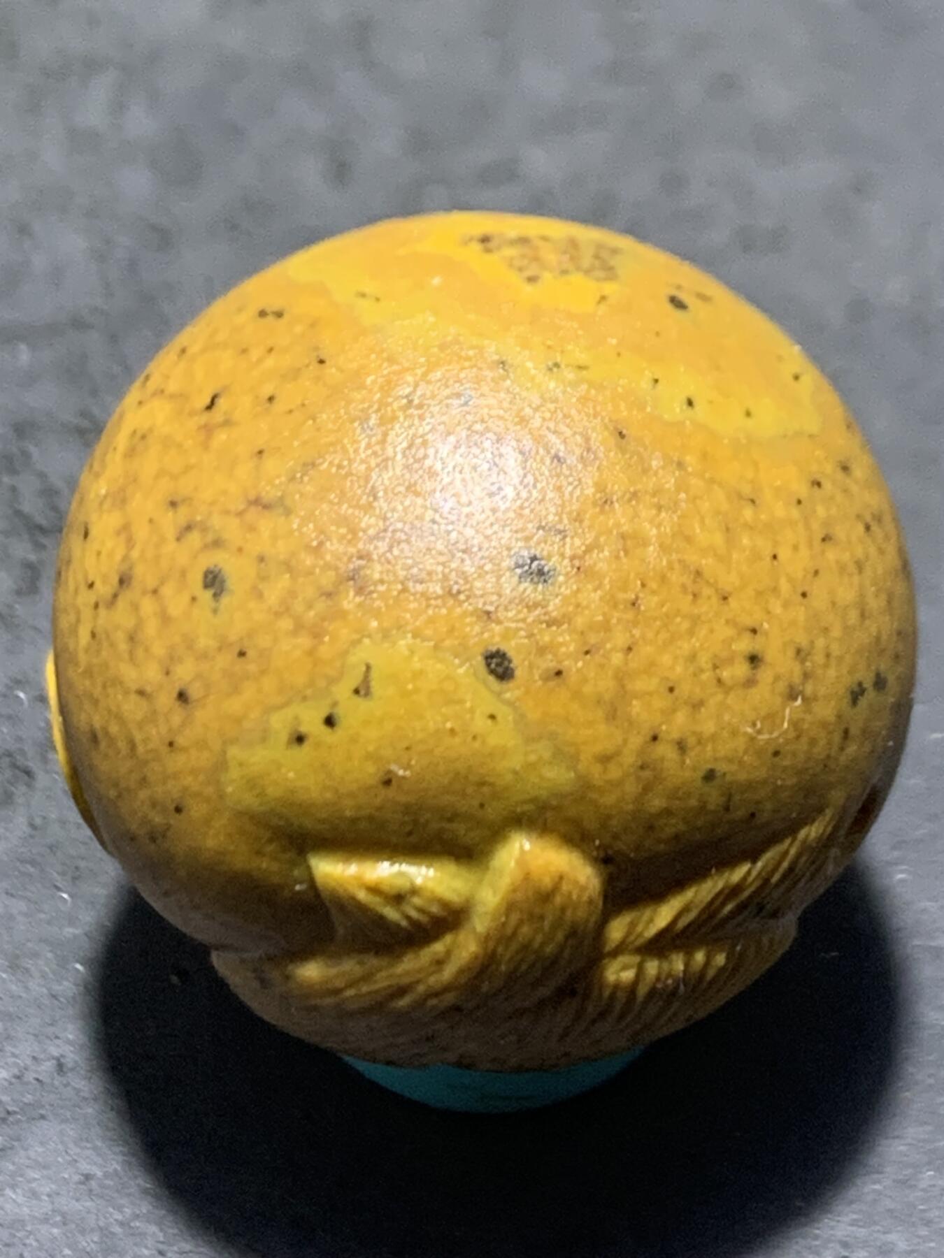 精美亚光战国红玛瑙手工俏色巧雕金钱豹圆珠一个，