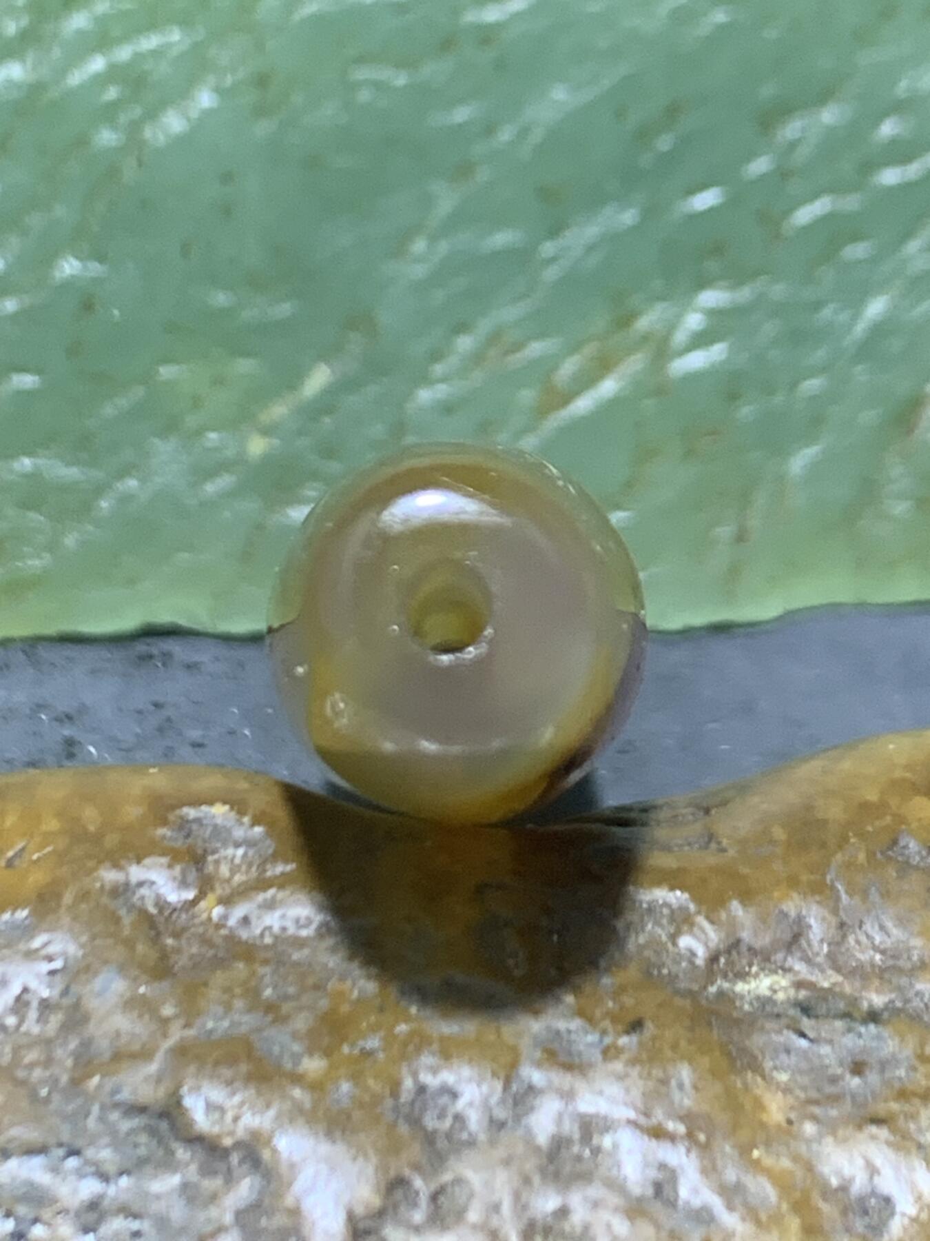 精美亚光高玉化巴西玛瑙手工俏色巧雕人物桶珠一个！