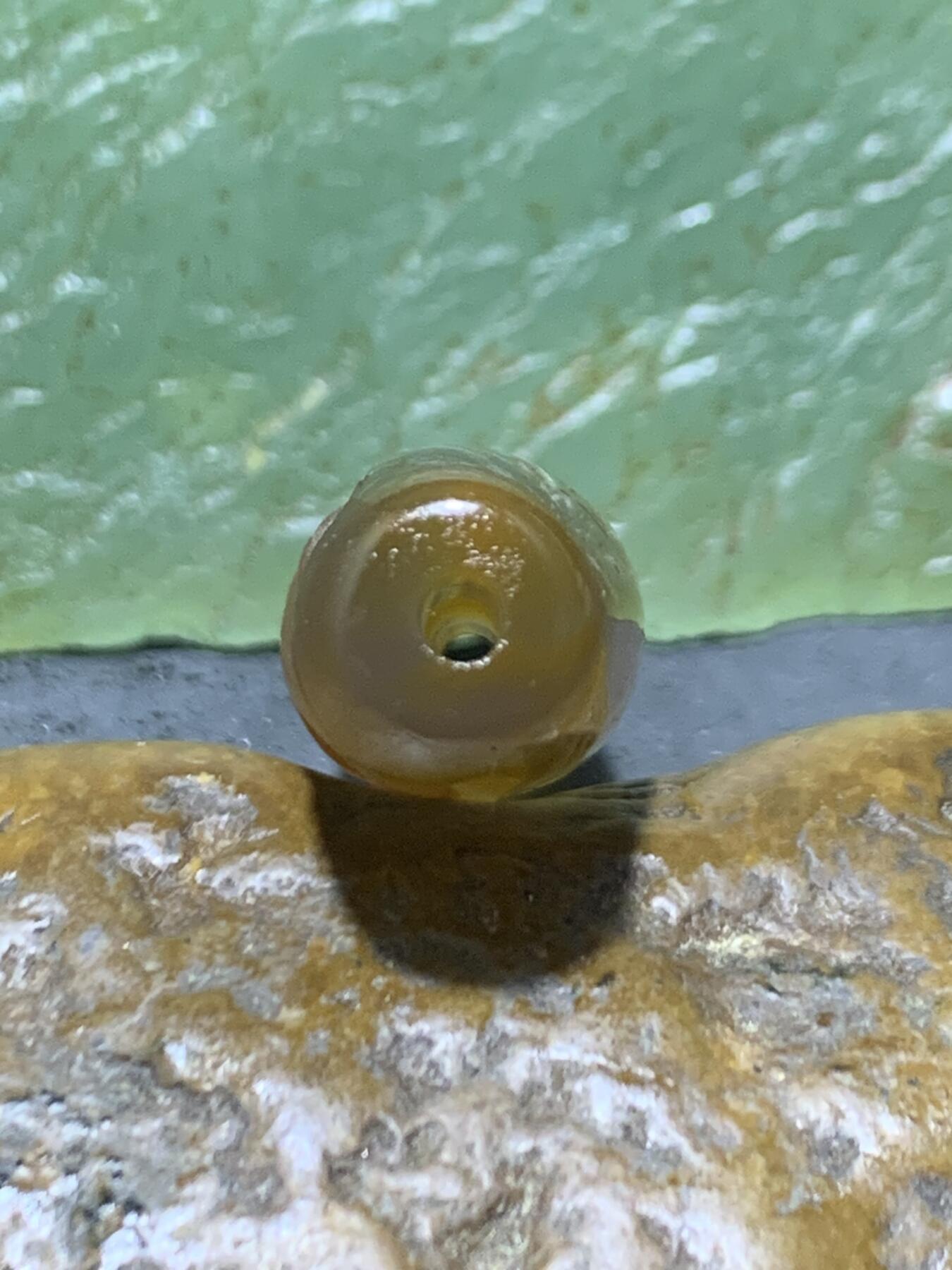 精美亚光高玉化巴西玛瑙手工俏色巧雕人物桶珠一个！
