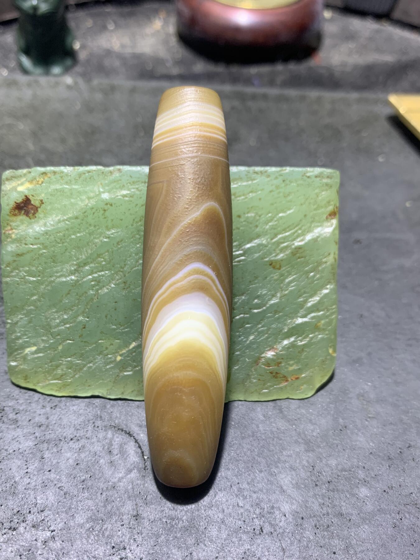 精美风化千层纹天珠形缠丝玛瑙大桶珠一颗，