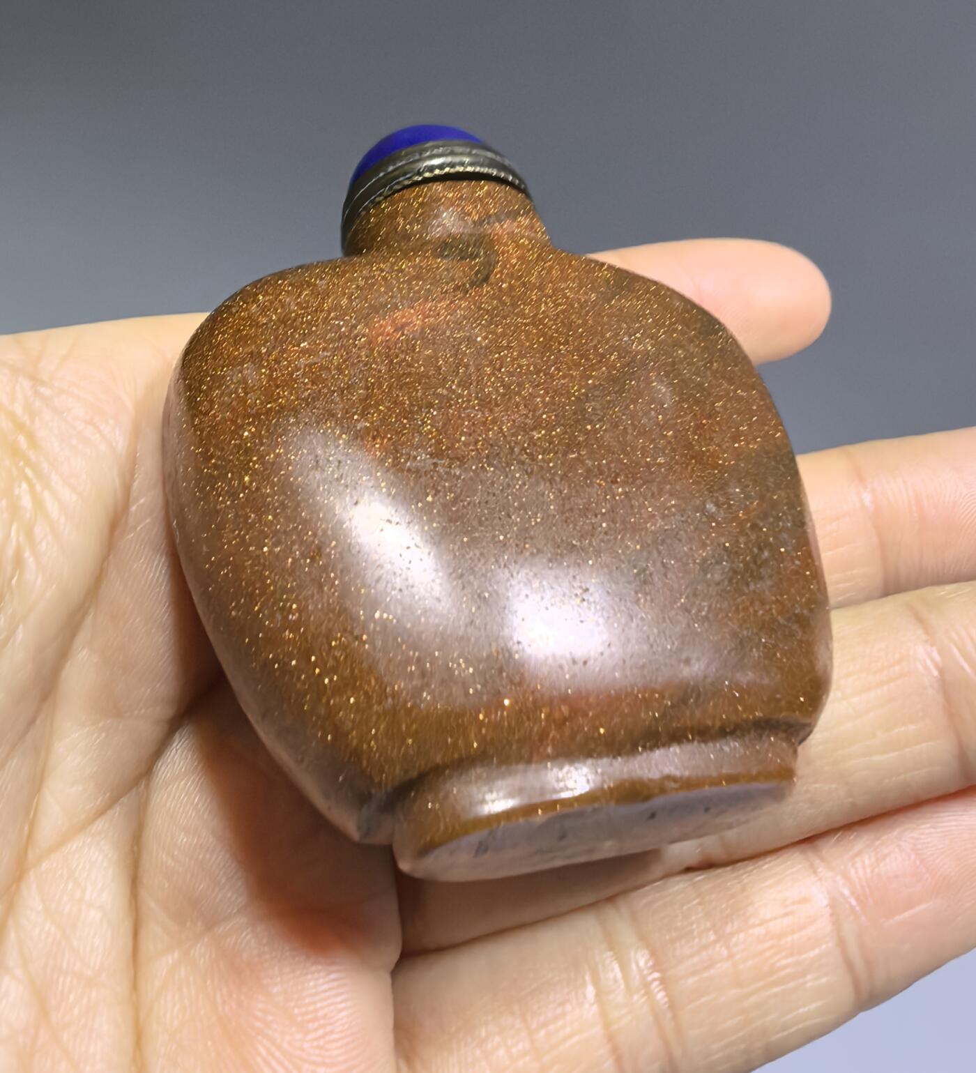 旧藏金沙石鼻烟壶全品如图所示，尺寸:6.2cm*5.0cm*2.1cm - 格桑