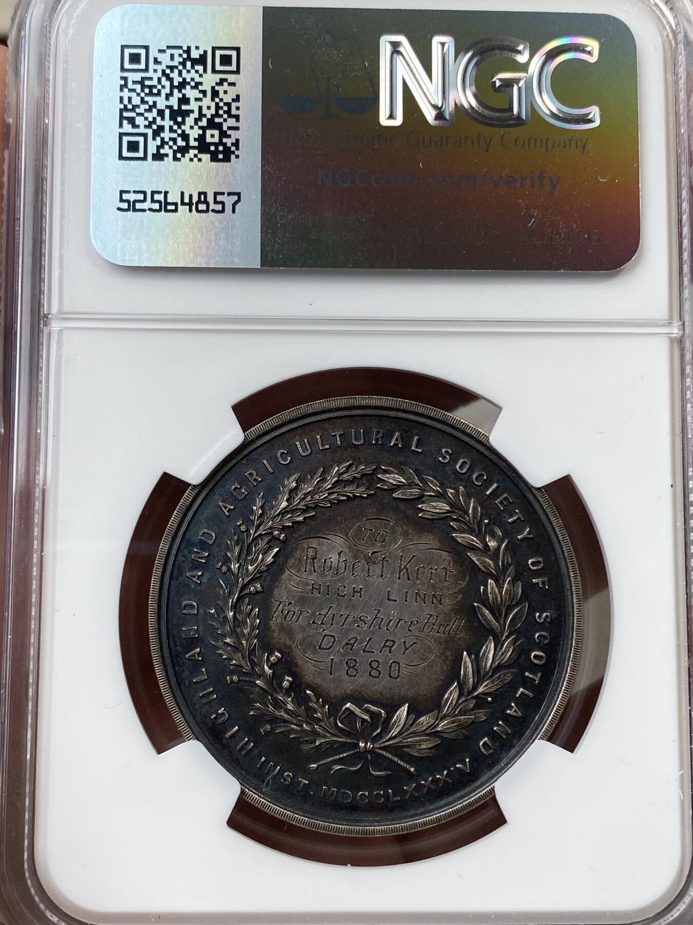万国钱币拍卖第039期 NGC MS63 1880年苏格兰农业协会颁发的获奖银章，直径35毫米，五彩老包浆十分难得。