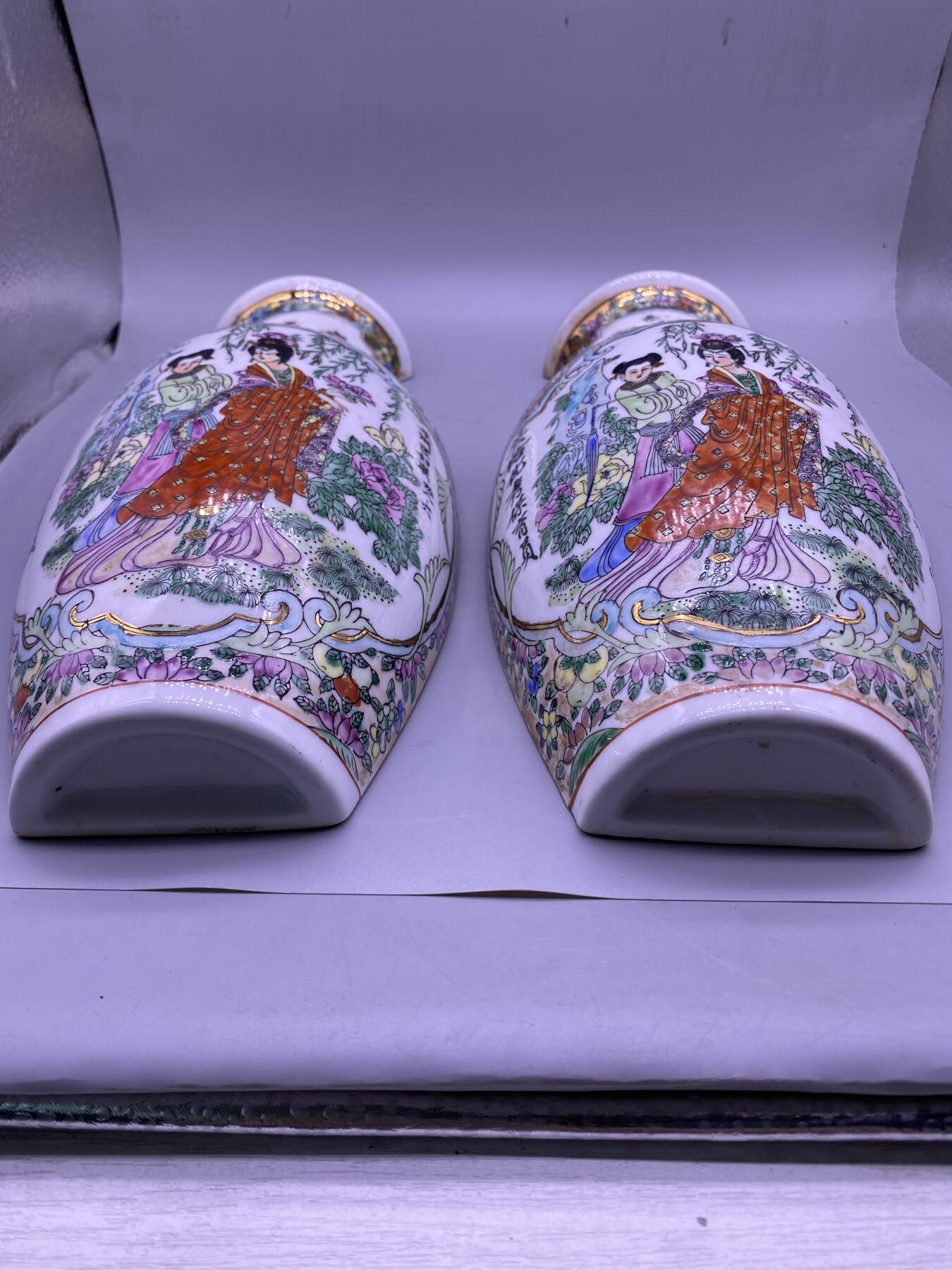 粉彩人物壁挂花瓶一对，尺寸30.5厘米，全品，品相如图，388包快递
