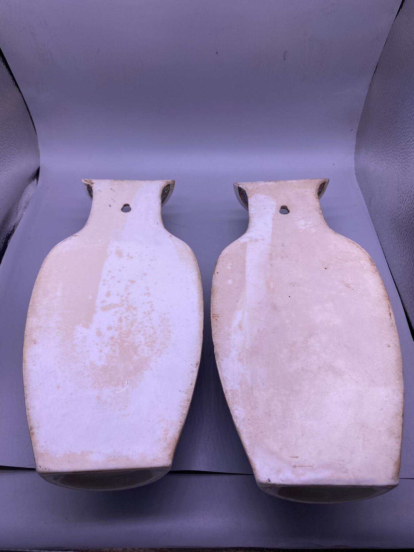 粉彩人物壁挂花瓶一对，尺寸30.5厘米，全品，品相如图，388包快递