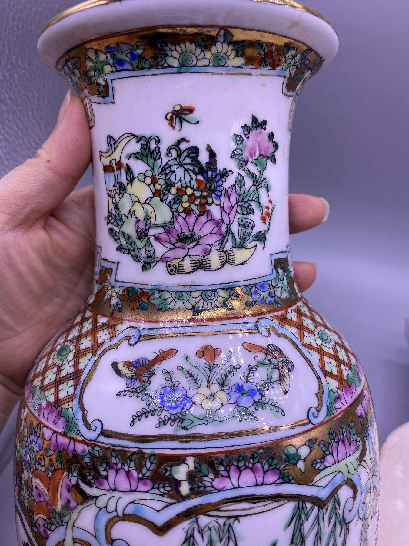 粉彩人物壁挂花瓶一对，尺寸30.5厘米，全品，品相如图，388包快递