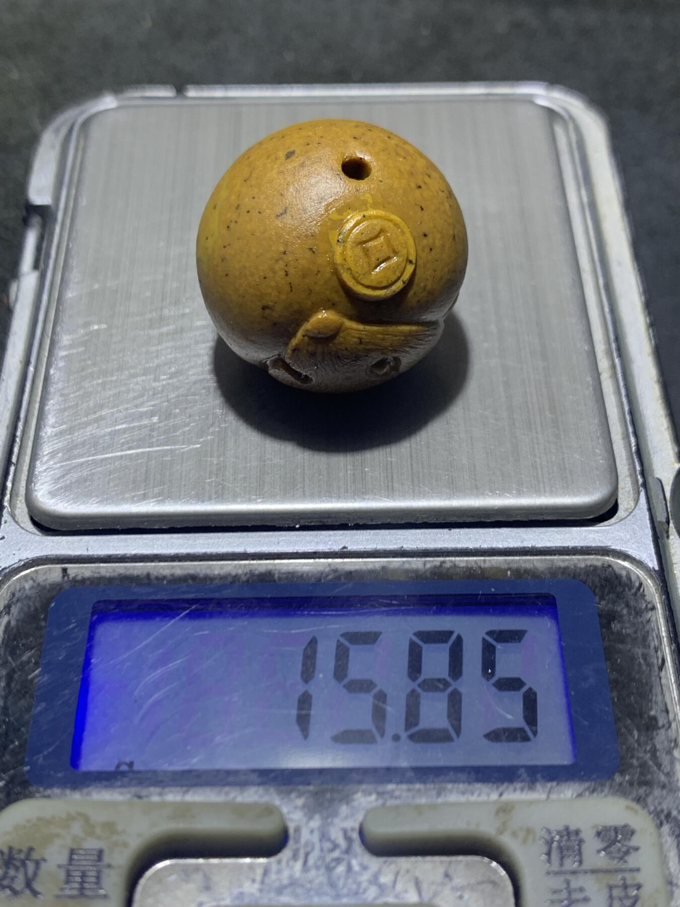 精美亚光战国红玛瑙手工俏色巧雕金钱豹圆珠一个，