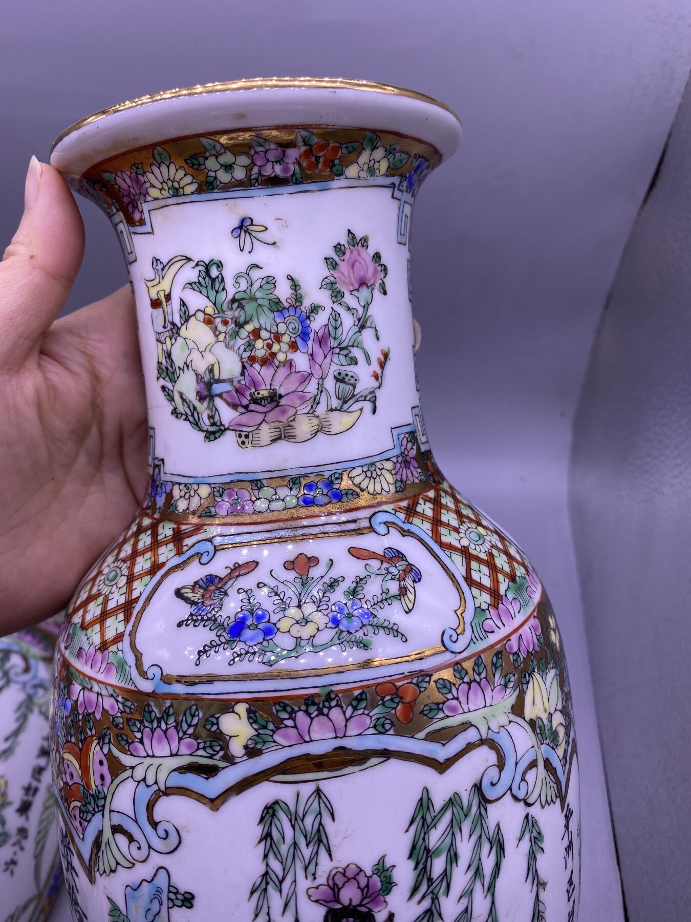 粉彩人物壁挂花瓶一对，尺寸30.5厘米，全品，品相如图，388包快递