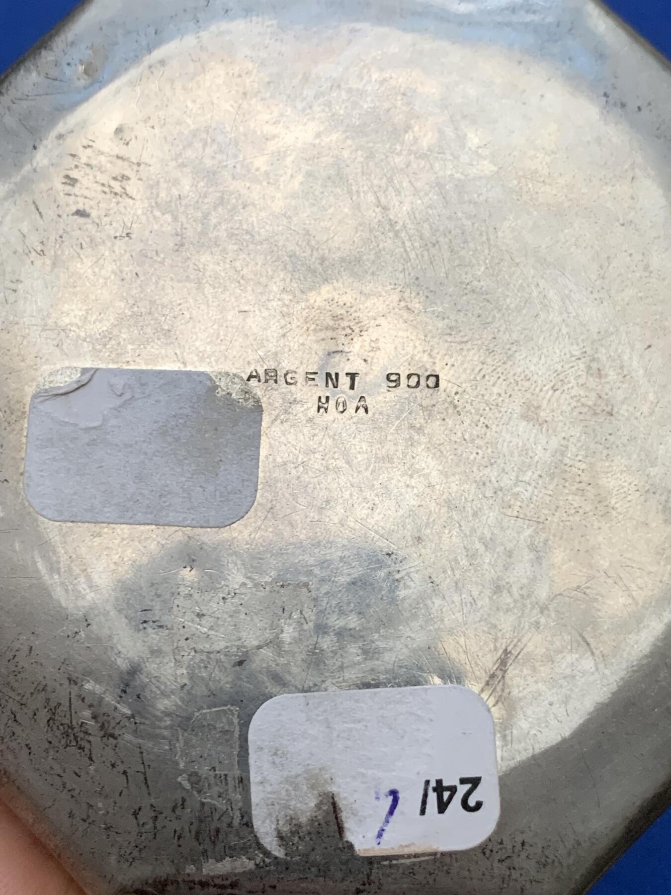 《竞宝斋》第339场 周日，周一，周二 3场连拍 （全场包邮） 泰式银质粉盒 对边79.8mm 厚约13mm 共重60.8克（盒内含粉和镜子）