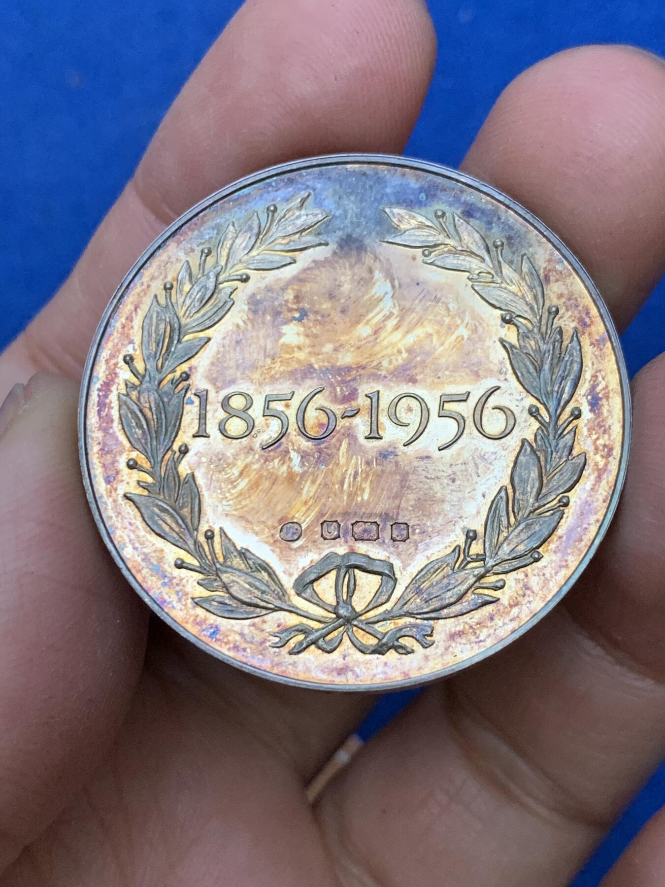 《竞宝斋》第339场 周日，周一，周二 3场连拍 （全场包邮） 英属印度轮船航运公司百年纪念银章，26.98g，38.3mm，带原盒
