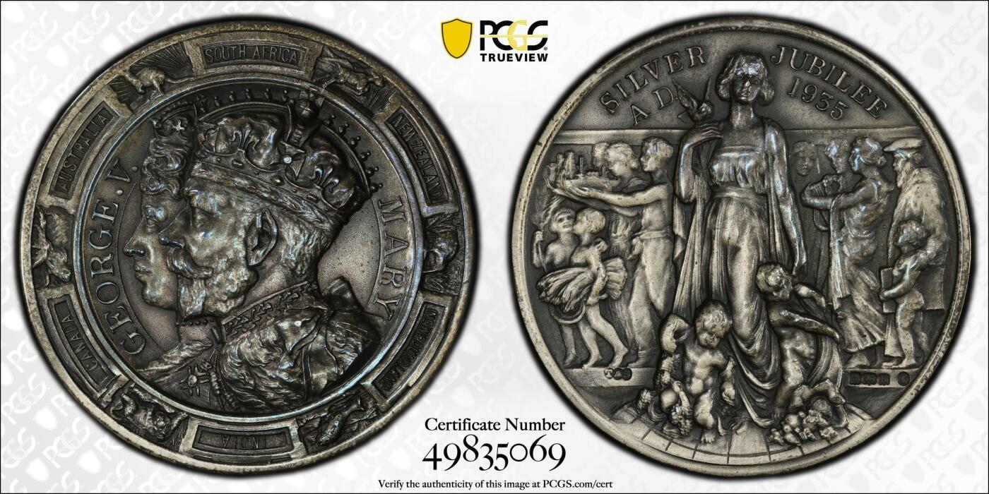 万国钱币拍卖第039期 PCGS SP63 1935年英国乔治五世和玛丽皇后纪念银禧年大银章 代表英联邦殖民地的动物环绕章面 完美原盒品质 大规格 51MM 