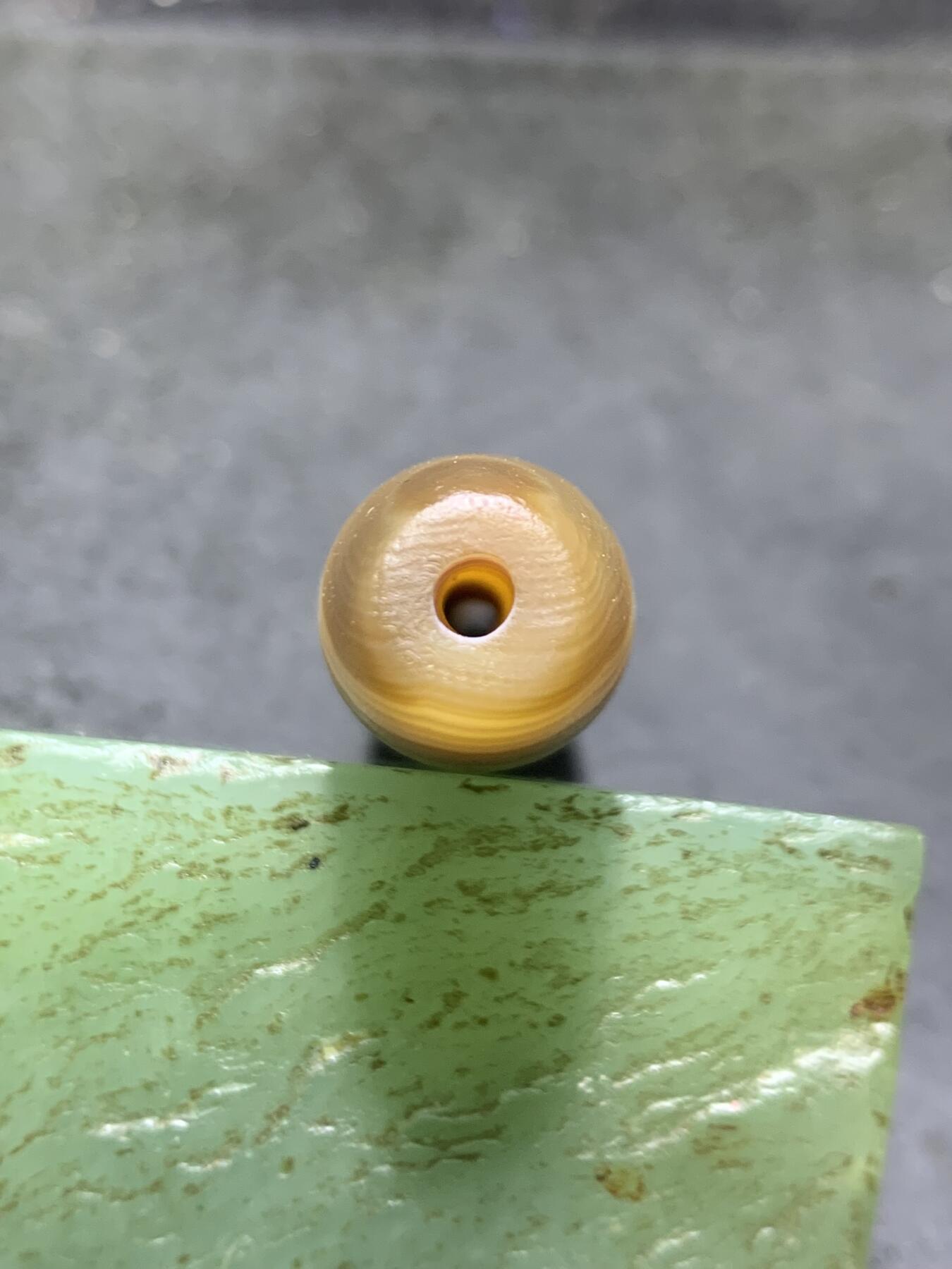 精美风化千层纹天珠形缠丝玛瑙大桶珠一颗，