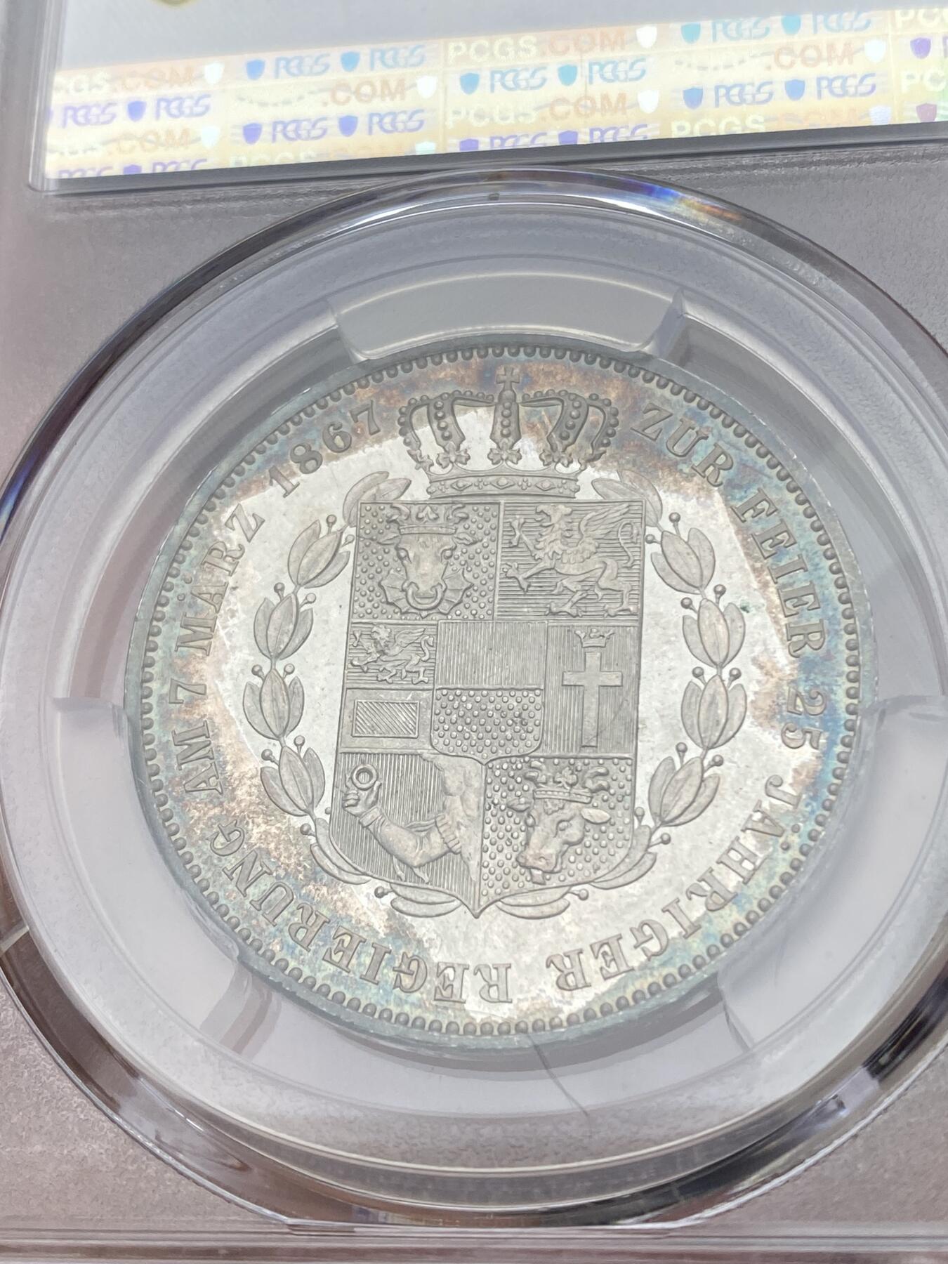 万国钱币拍卖第039期 PCGS MS64 1867德国梅克伦堡-什未林纹章泰勒 顶级五彩BU品，底板类镜面质感，非常华丽的小邦纹章。