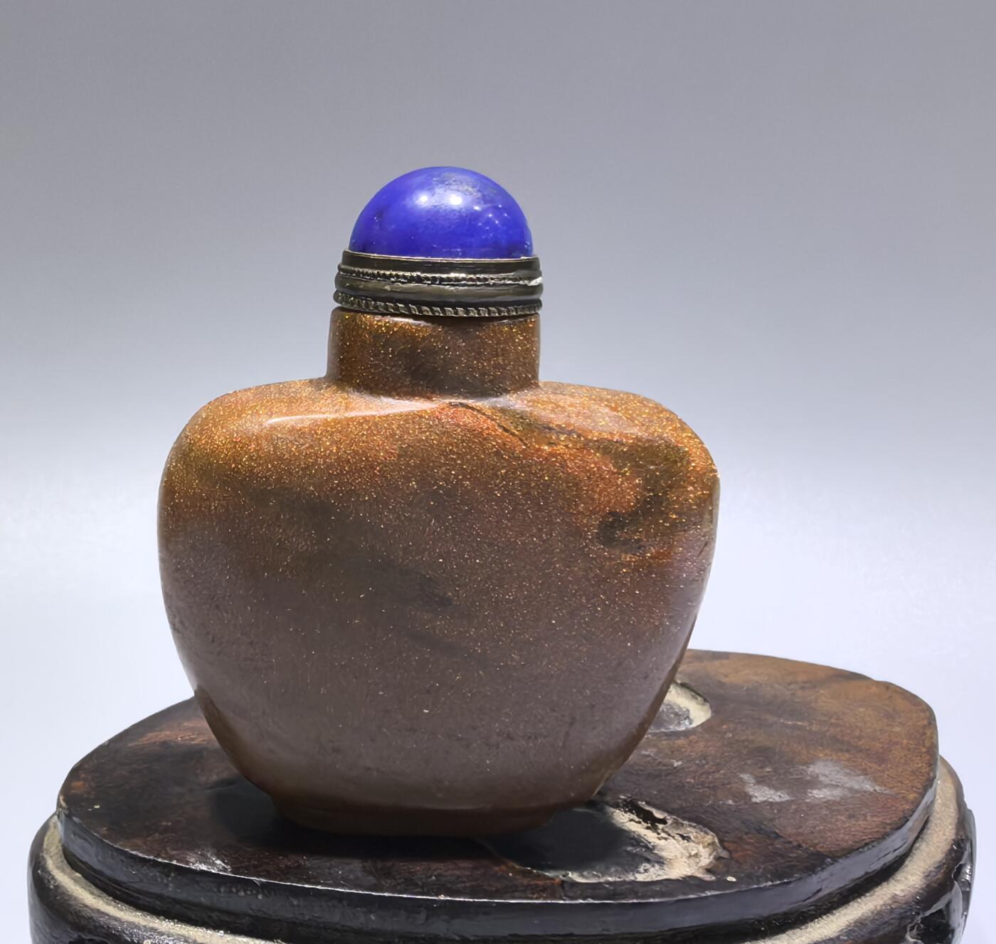旧藏金沙石鼻烟壶全品如图所示，尺寸:6.2cm*5.0cm*2.1cm - 格桑