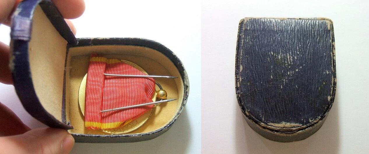 法国1900年前后女神头像高浮雕精制镀金大银章带绶带原盒42MM42克
