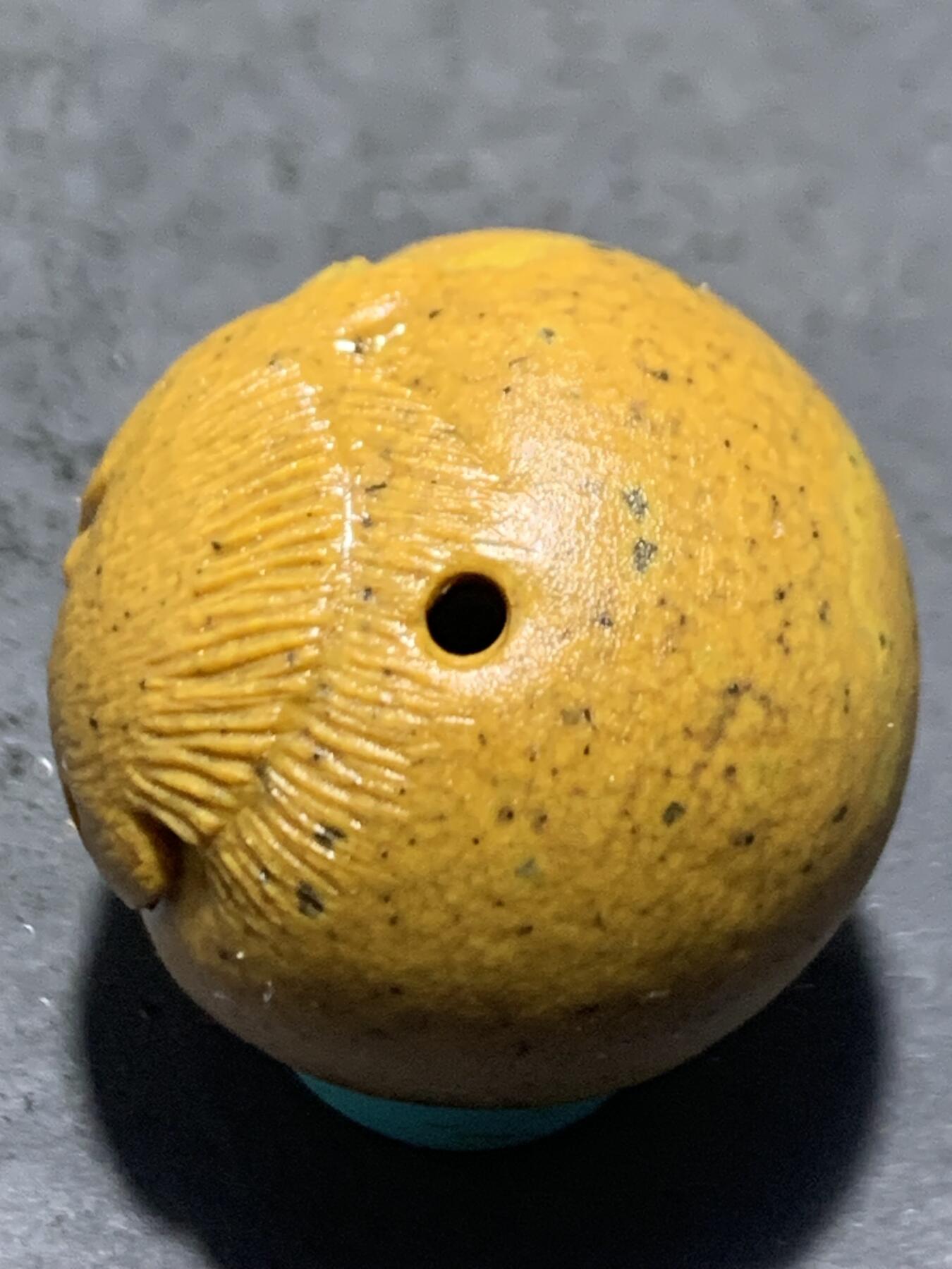 精美亚光战国红玛瑙手工俏色巧雕金钱豹圆珠一个，