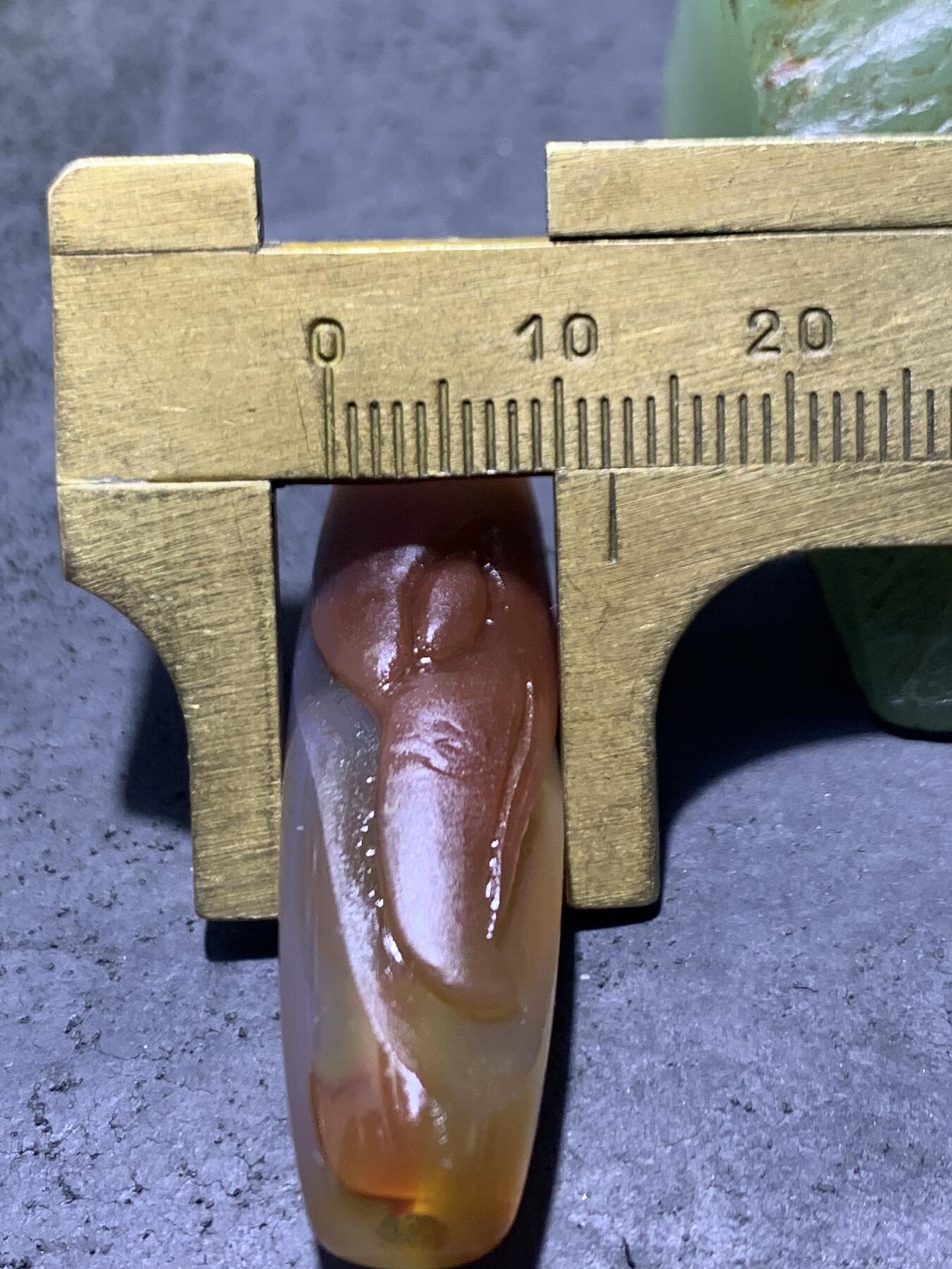 精美亚光高玉化巴西玛瑙手工俏色巧雕雄鹰桶珠一个！寓意（英明神武）