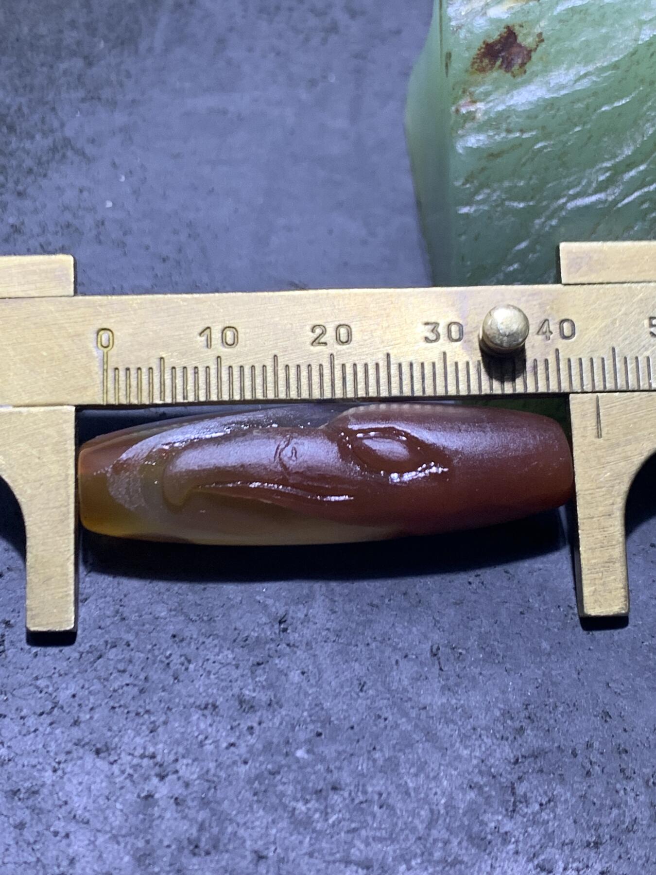 精美亚光高玉化巴西玛瑙手工俏色巧雕雄鹰桶珠一个！寓意（英明神武）