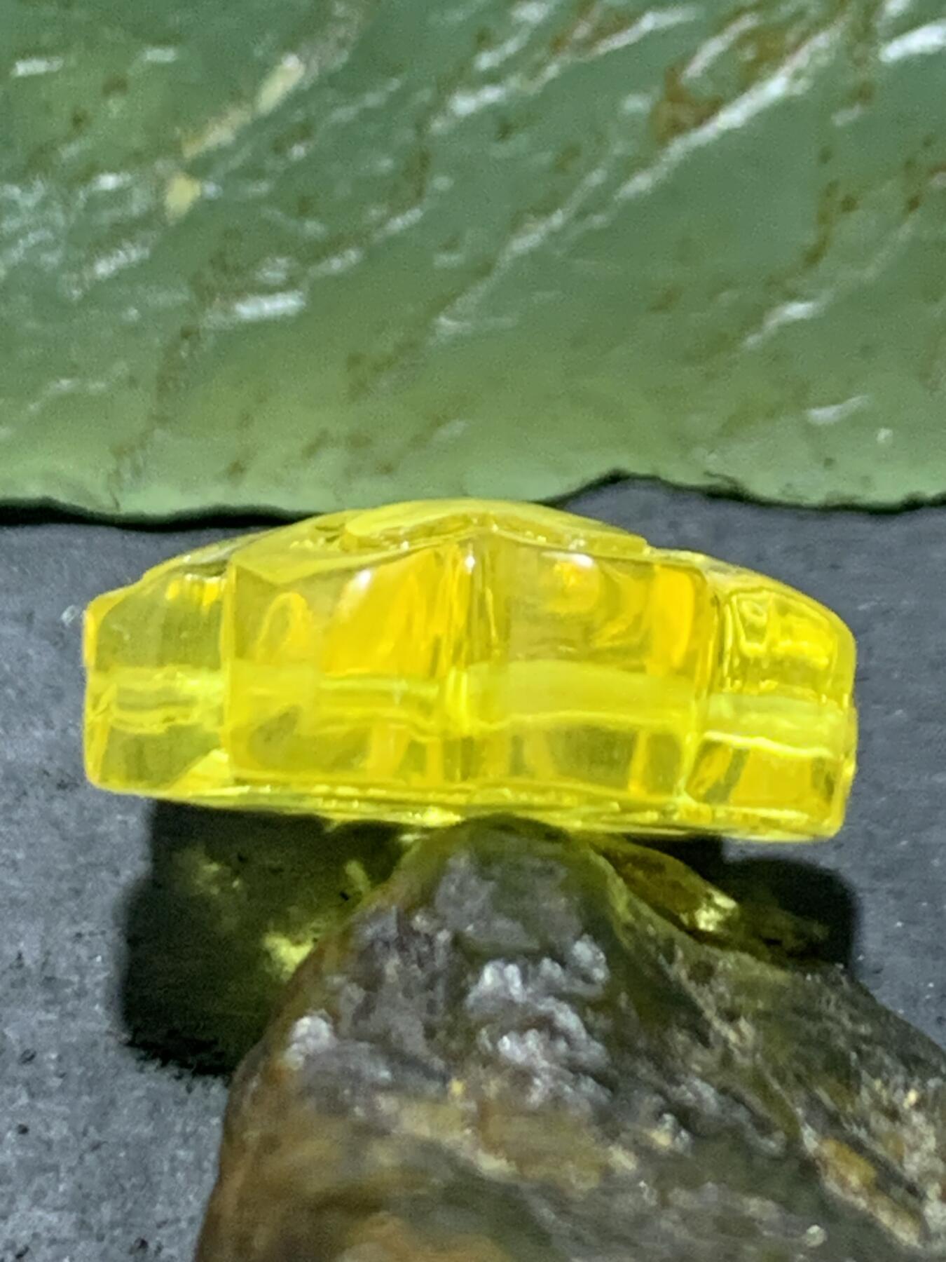 天然乌克兰原矿蜜蜡雕刻四叶幸运草随形通货背云（板珠，吊坠)一个， 天然乌克兰原矿蜜蜡雕刻四叶幸运草随形通货背云（板珠，吊坠)一个，