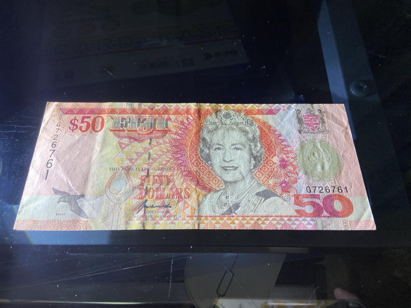 【炜奕收藏】，二十一期 斐济50元，流通品相