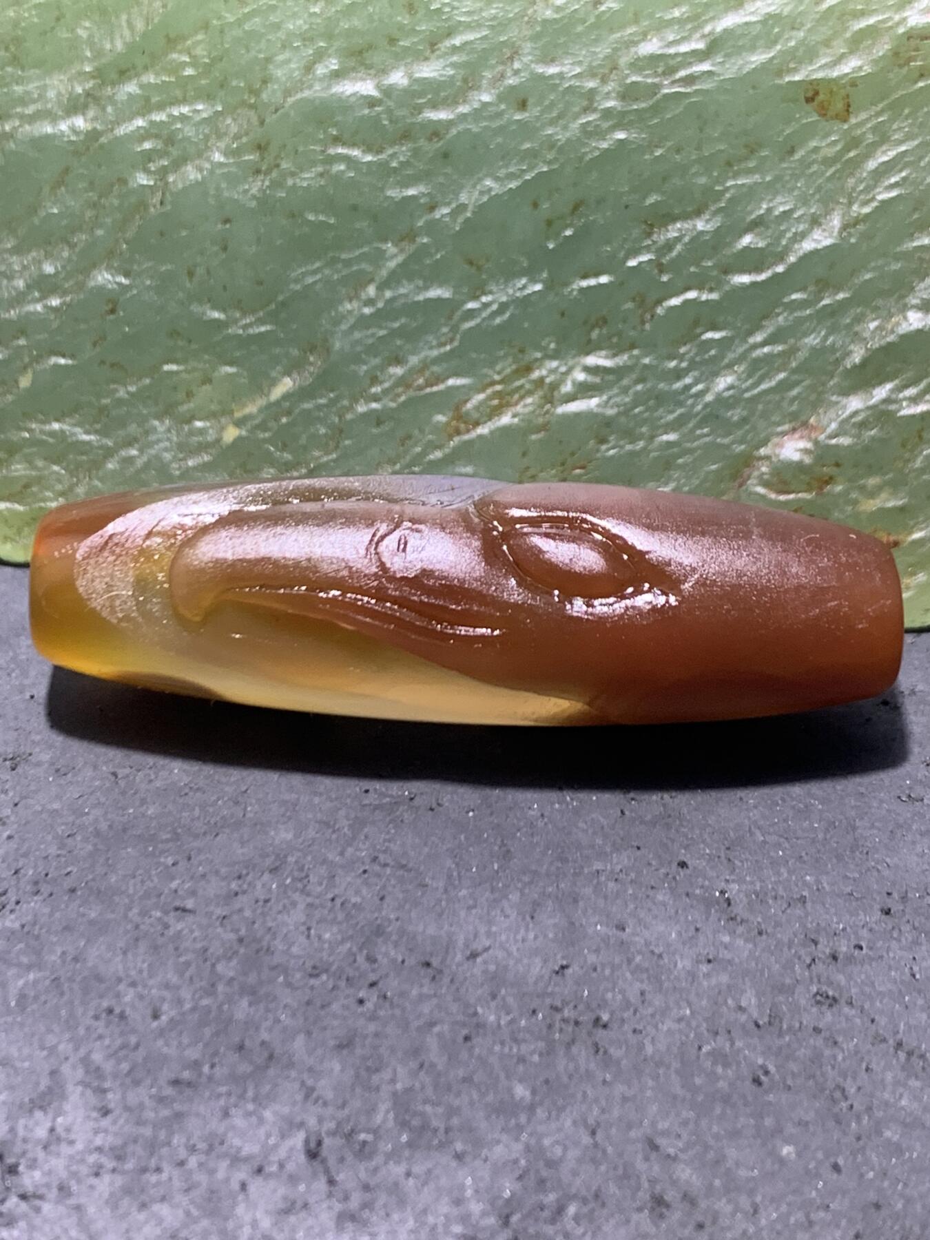 精美亚光高玉化巴西玛瑙手工俏色巧雕雄鹰桶珠一个！寓意（英明神武）