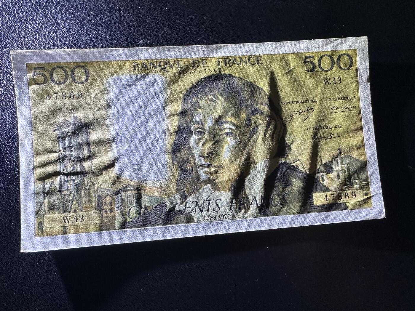 《外钞收藏家》第四百五十六期 1974年法国500法郎 AU+ 有针孔