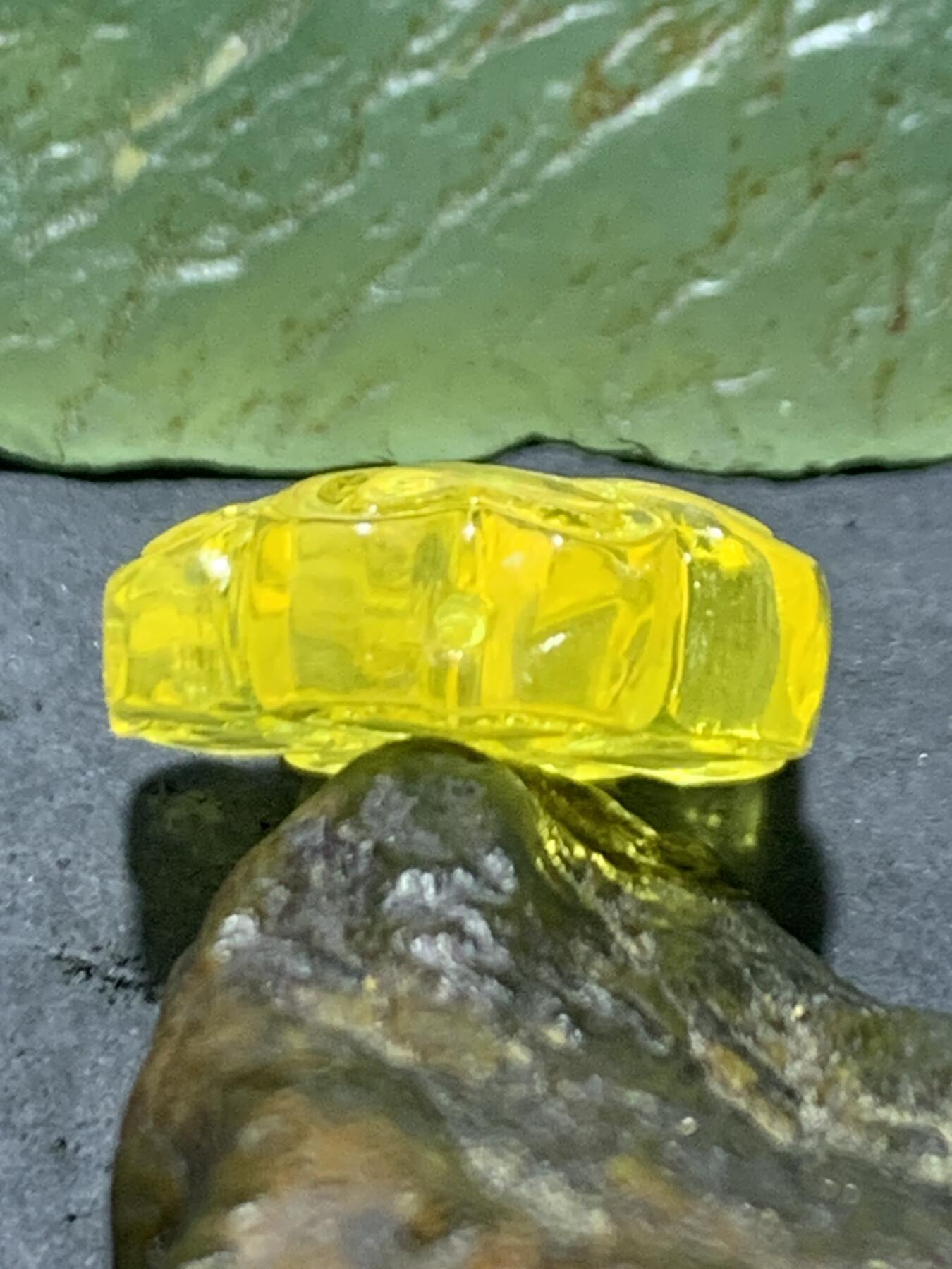 天然乌克兰原矿蜜蜡雕刻四叶幸运草随形通货背云（板珠，吊坠)一个， 天然乌克兰原矿蜜蜡雕刻四叶幸运草随形通货背云（板珠，吊坠)一个，