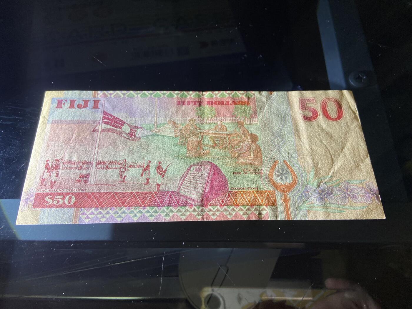 【炜奕收藏】，二十一期 斐济50元，流通品相