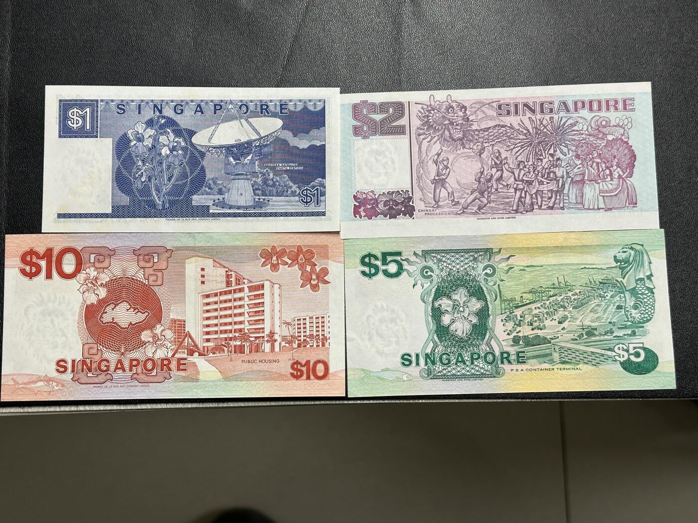 《外钞收藏家》第四百五十六期 新加坡船版1-10元 四张一起 UNC- 有轻微潮