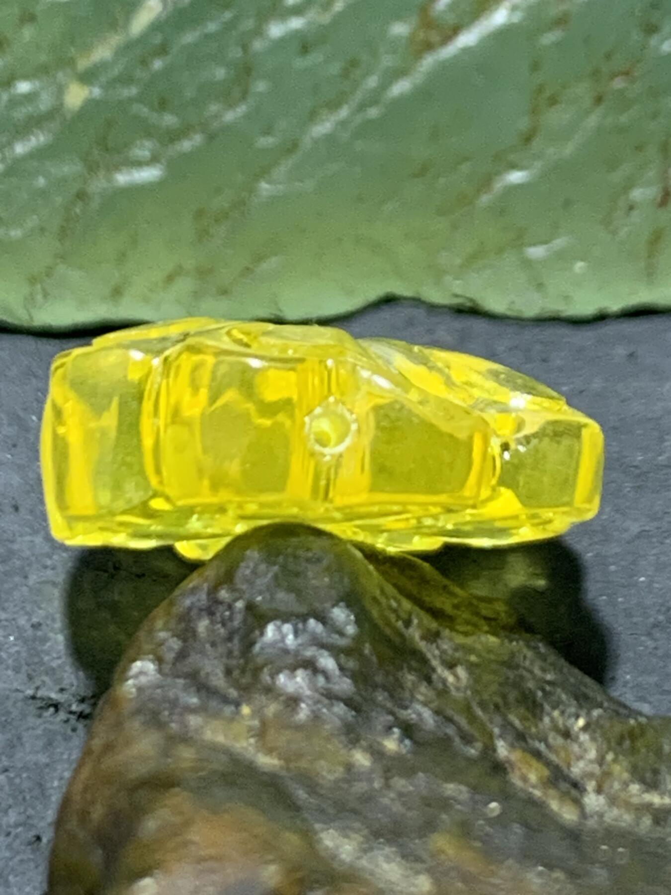 天然乌克兰原矿蜜蜡雕刻四叶幸运草随形通货背云（板珠，吊坠)一个， 天然乌克兰原矿蜜蜡雕刻四叶幸运草随形通货背云（板珠，吊坠)一个，