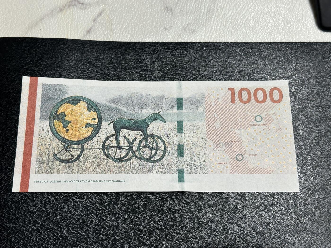 《外钞收藏家》第四百五十六期 丹麦桥版1000克朗 全新UNC A0冠 无47靓号
