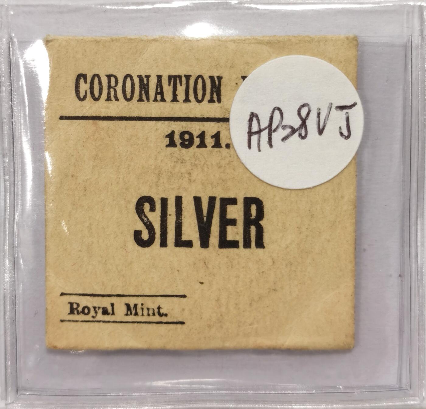 博洋堂世界钱币拍卖第104期（全场包邮） NGC UNC 英国1911年乔治五世加冕纪念银章，原味包奖，带造币厂原始纸袋