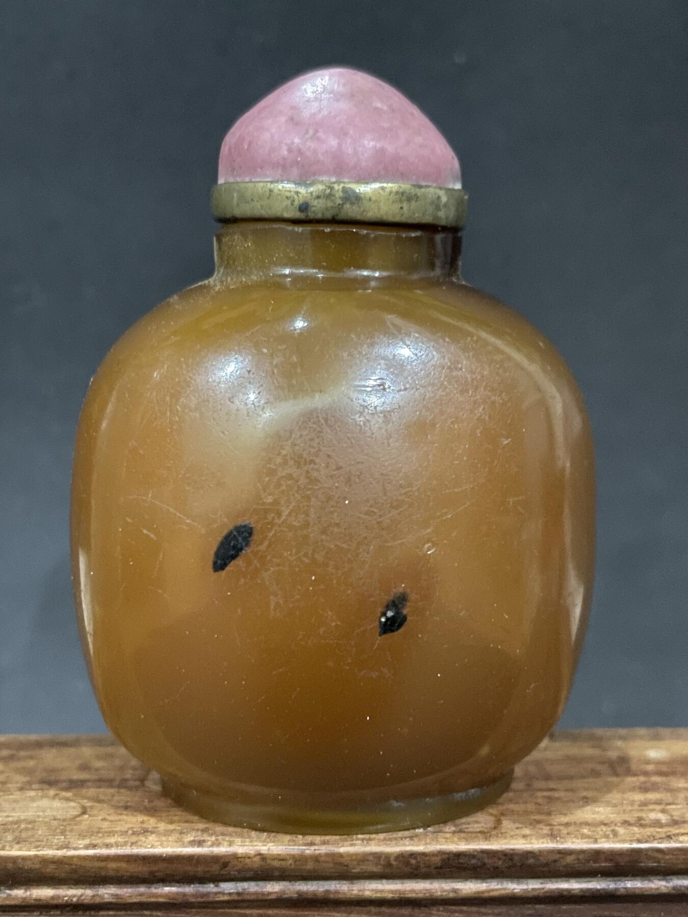 海外回流精品拍卖 英国回流清代玛瑙鼻炎壶 尺寸：高7.2cm。