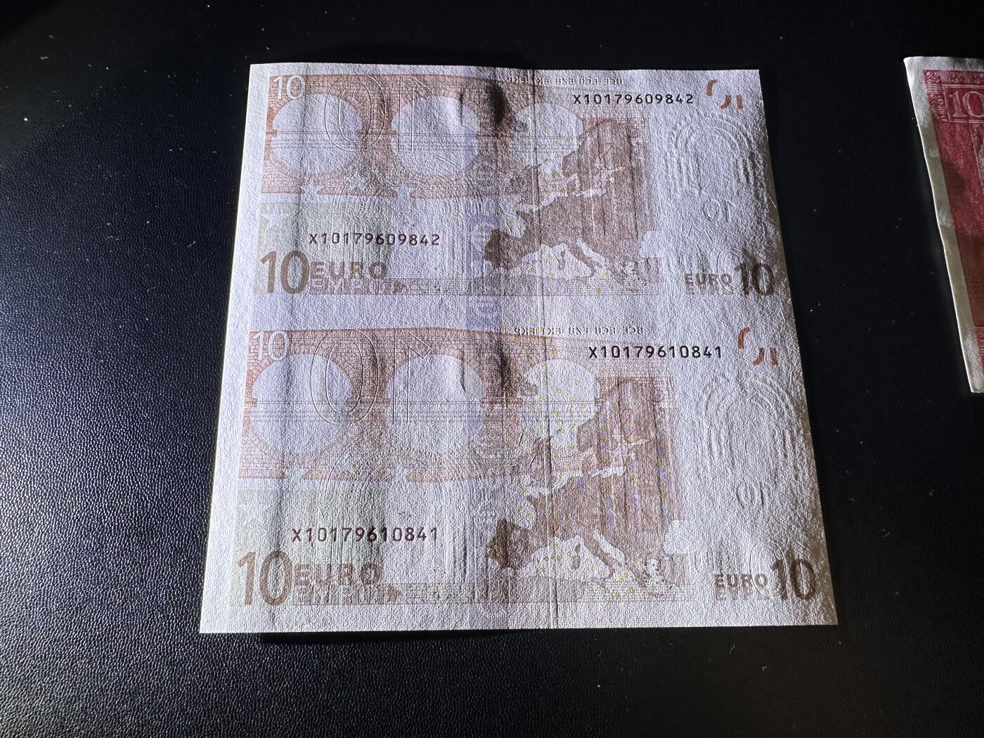 《外钞收藏家》第四百五十七期 2002年一签10欧元 两连号 全新UNC