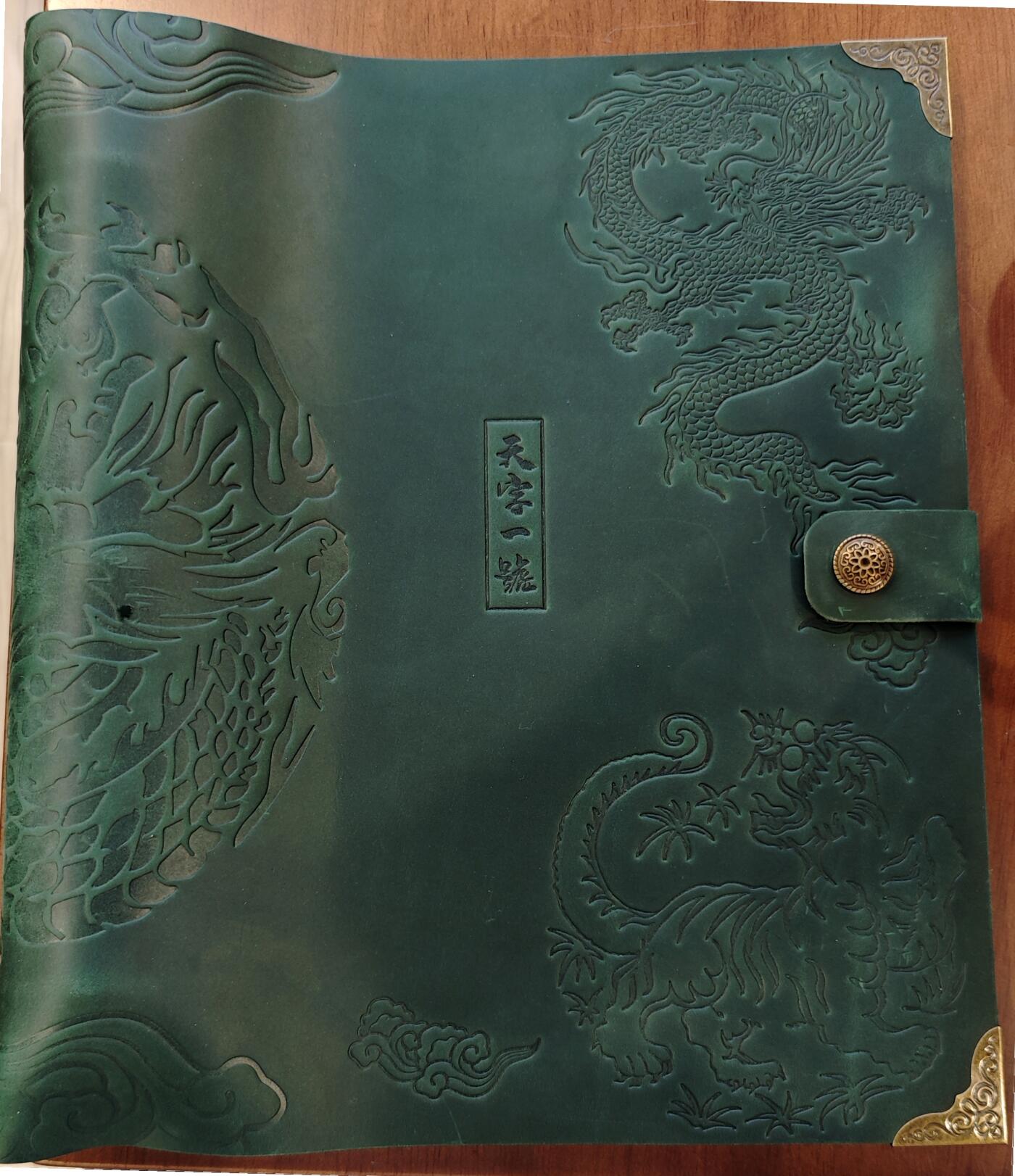 白泽拍卖卡牌手绘专场第10期（精品大拍） 2023 文轩 牛皮真皮卡册，古典金属护角，A4大尺寸 D扣 25张九宫内页