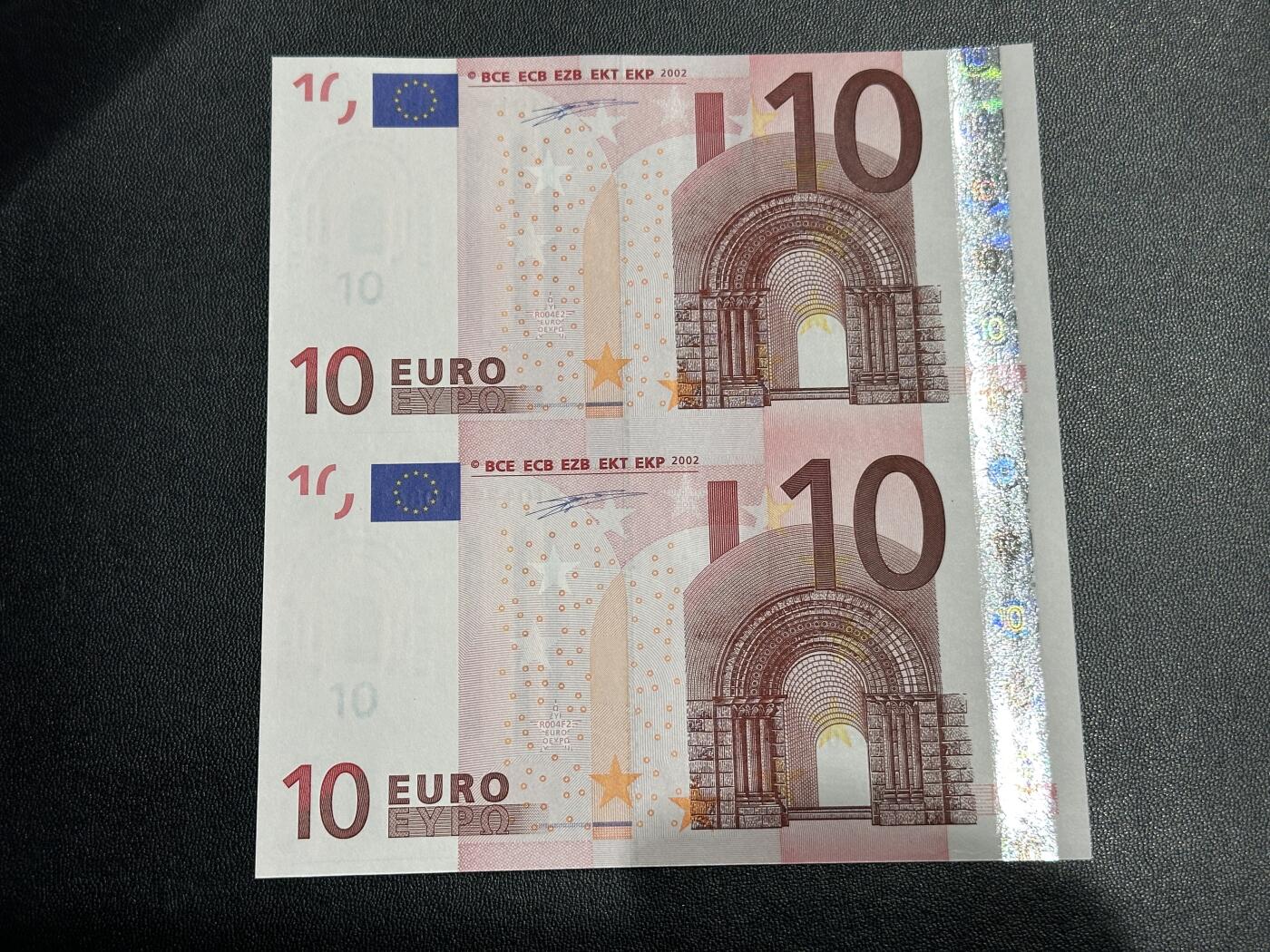 《外钞收藏家》第四百五十七期 2002年一签10欧元 两连号 全新UNC