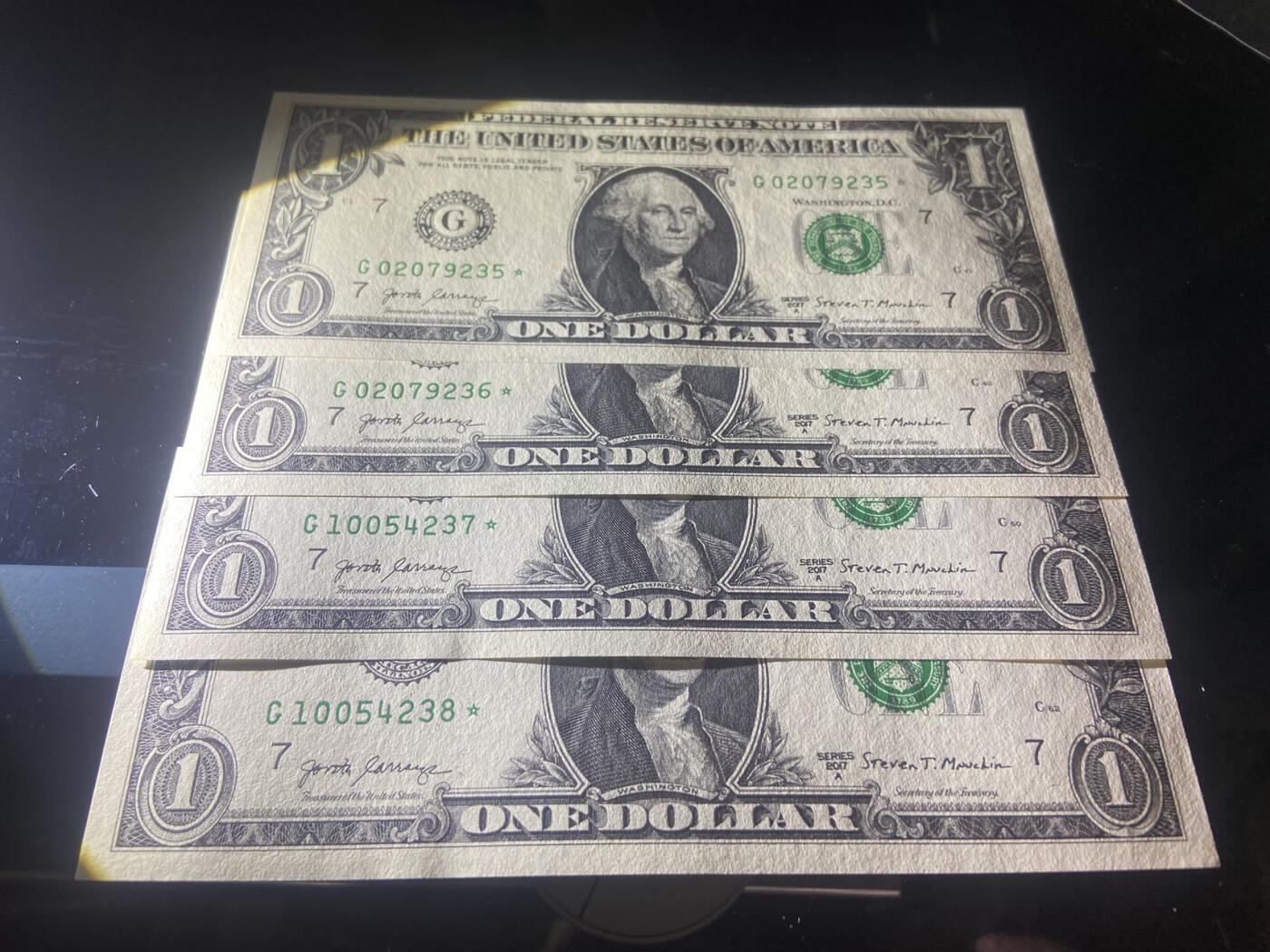 【炜奕收藏】，二十一期 美国1美元补号4连，UNC品相